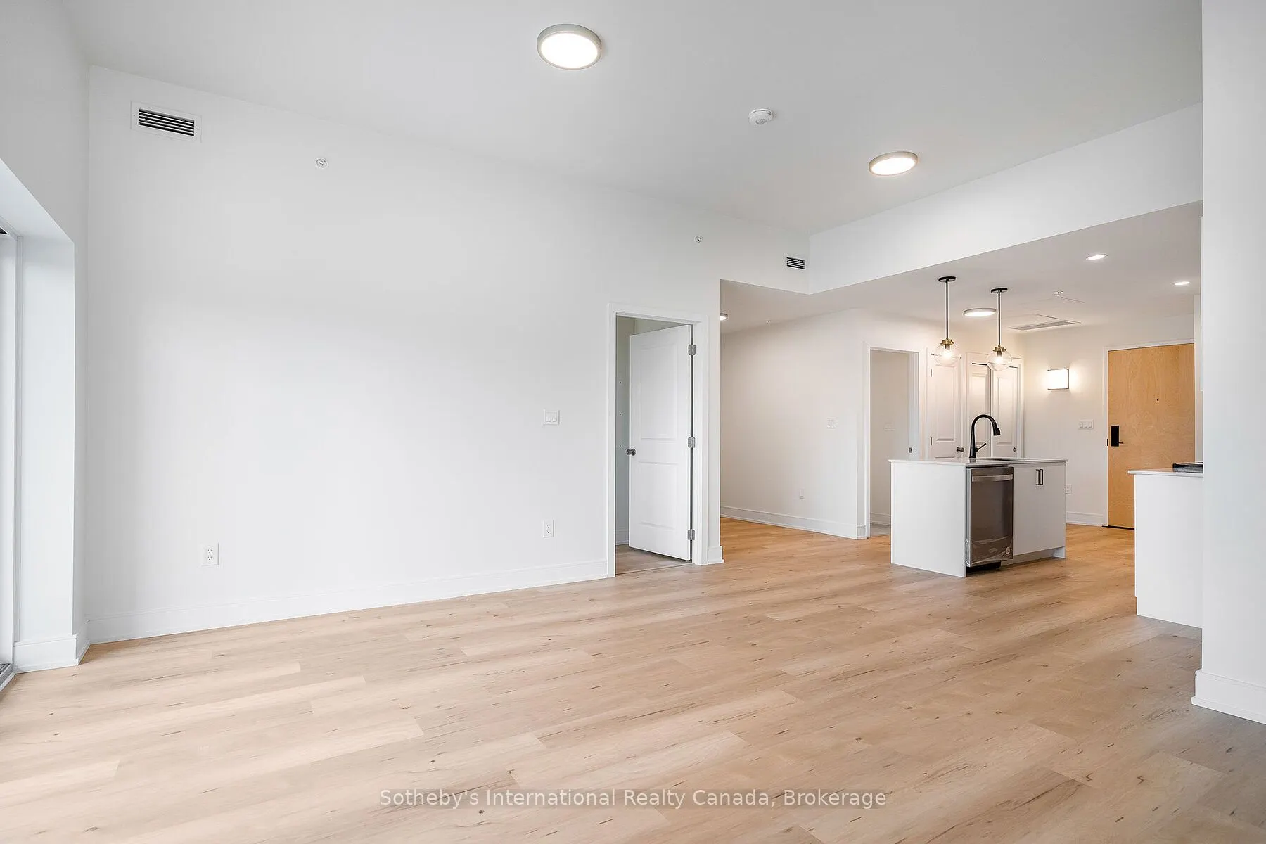 121 MARY Street, #221