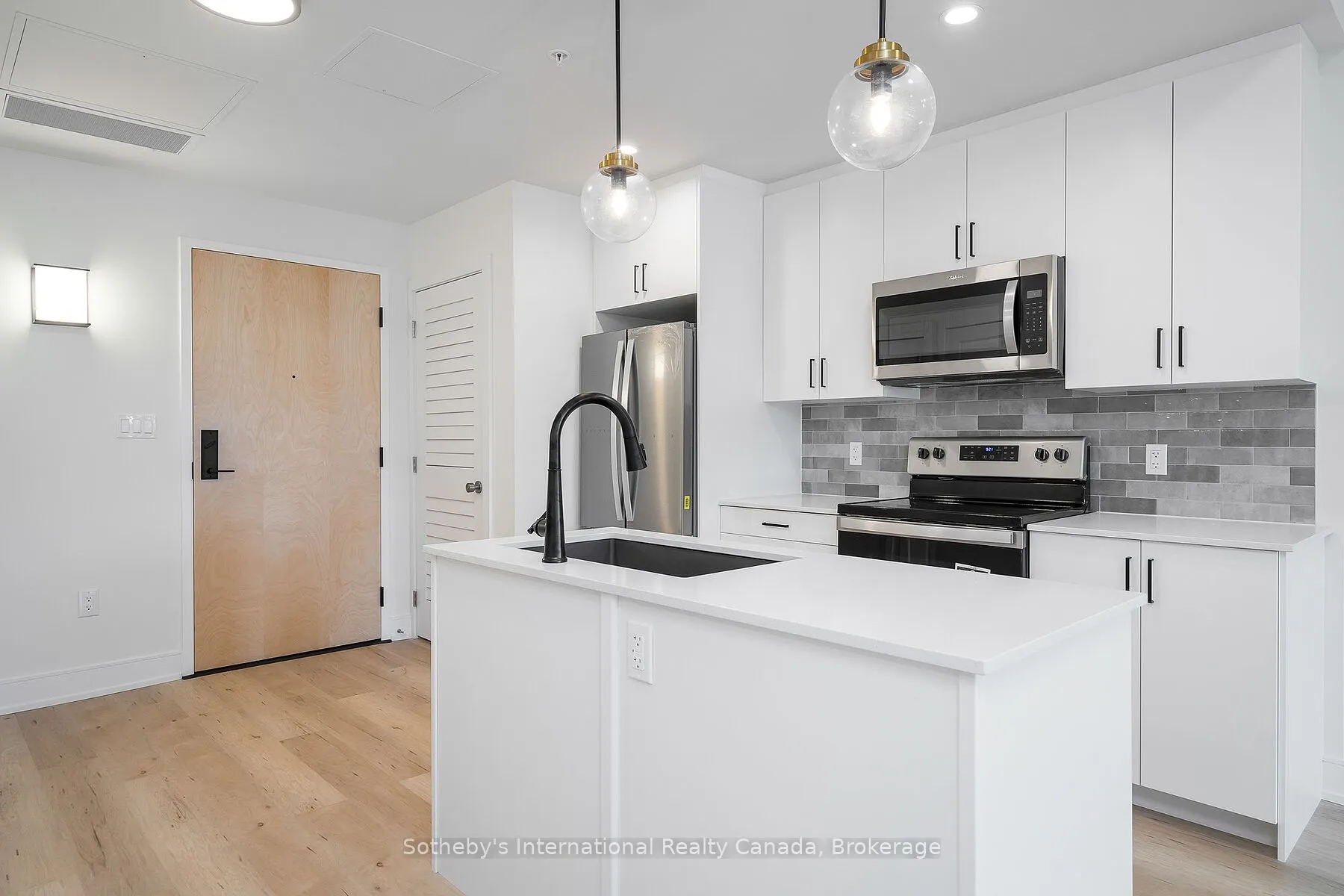 121 MARY Street, #221