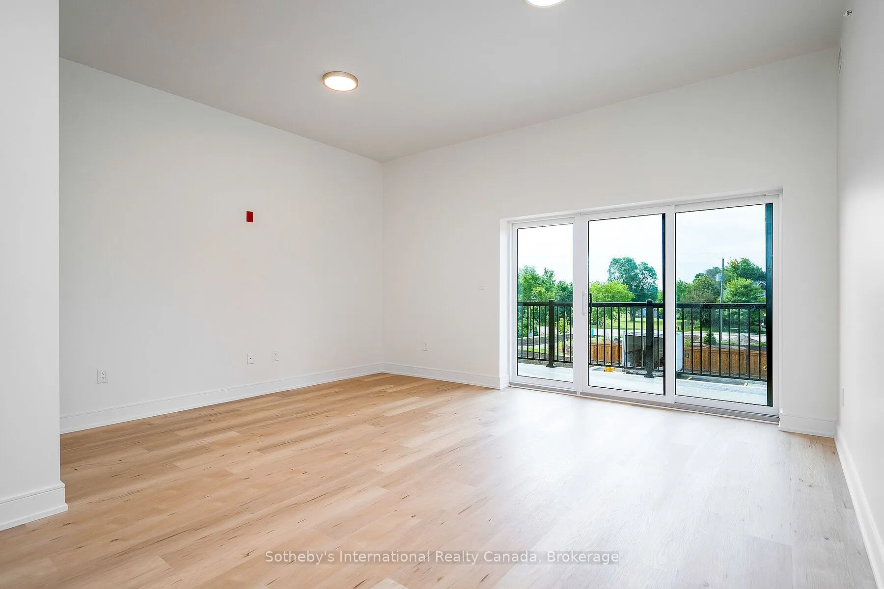 121 MARY Street, #221