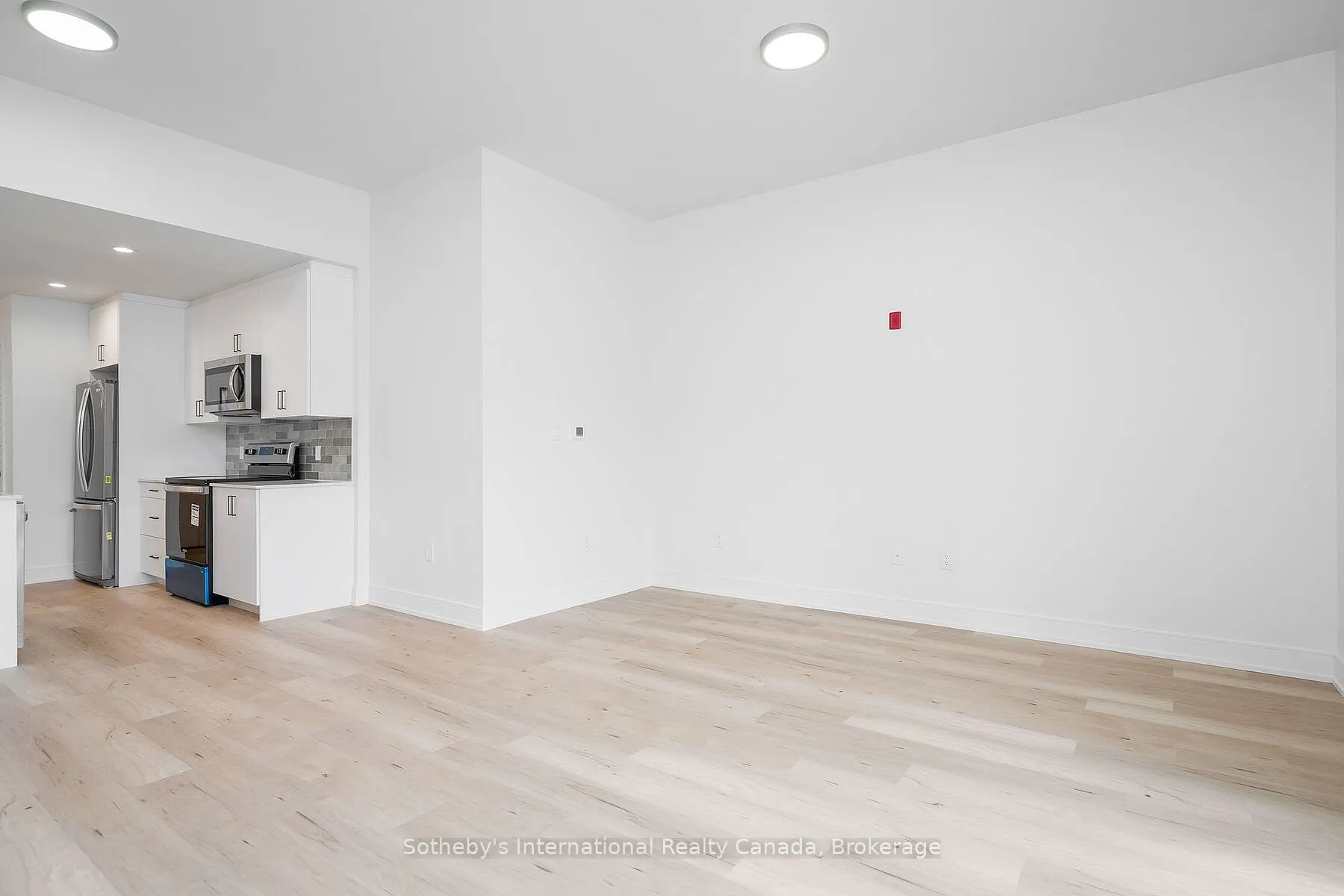 121 MARY Street, #221