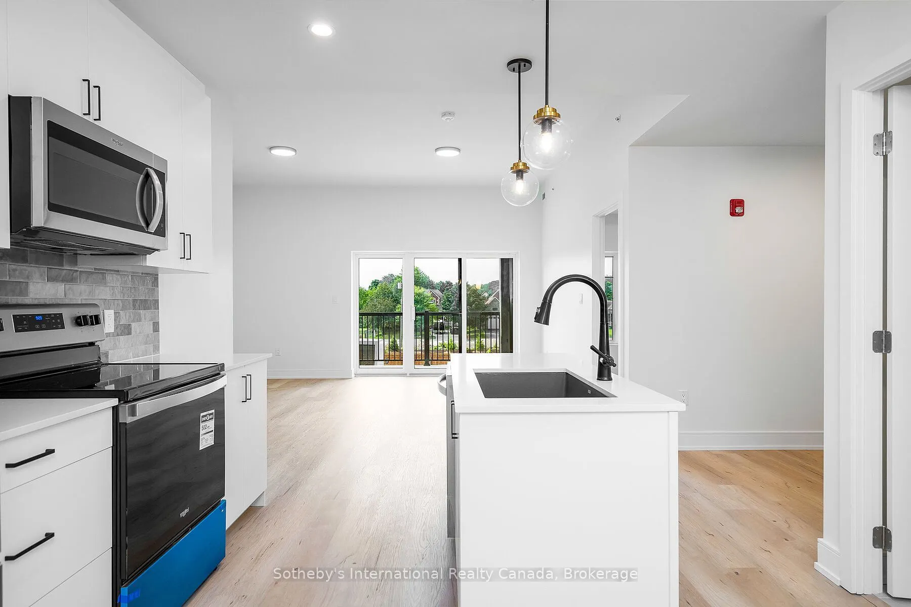 121 MARY Street, #221