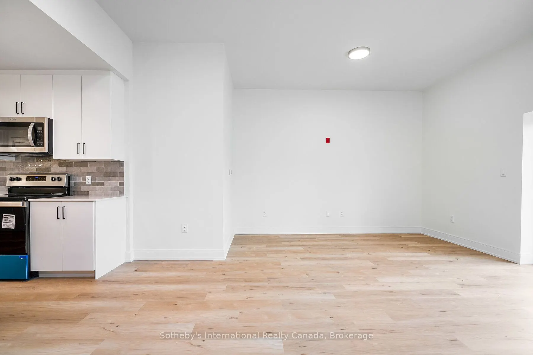 121 MARY Street, #221