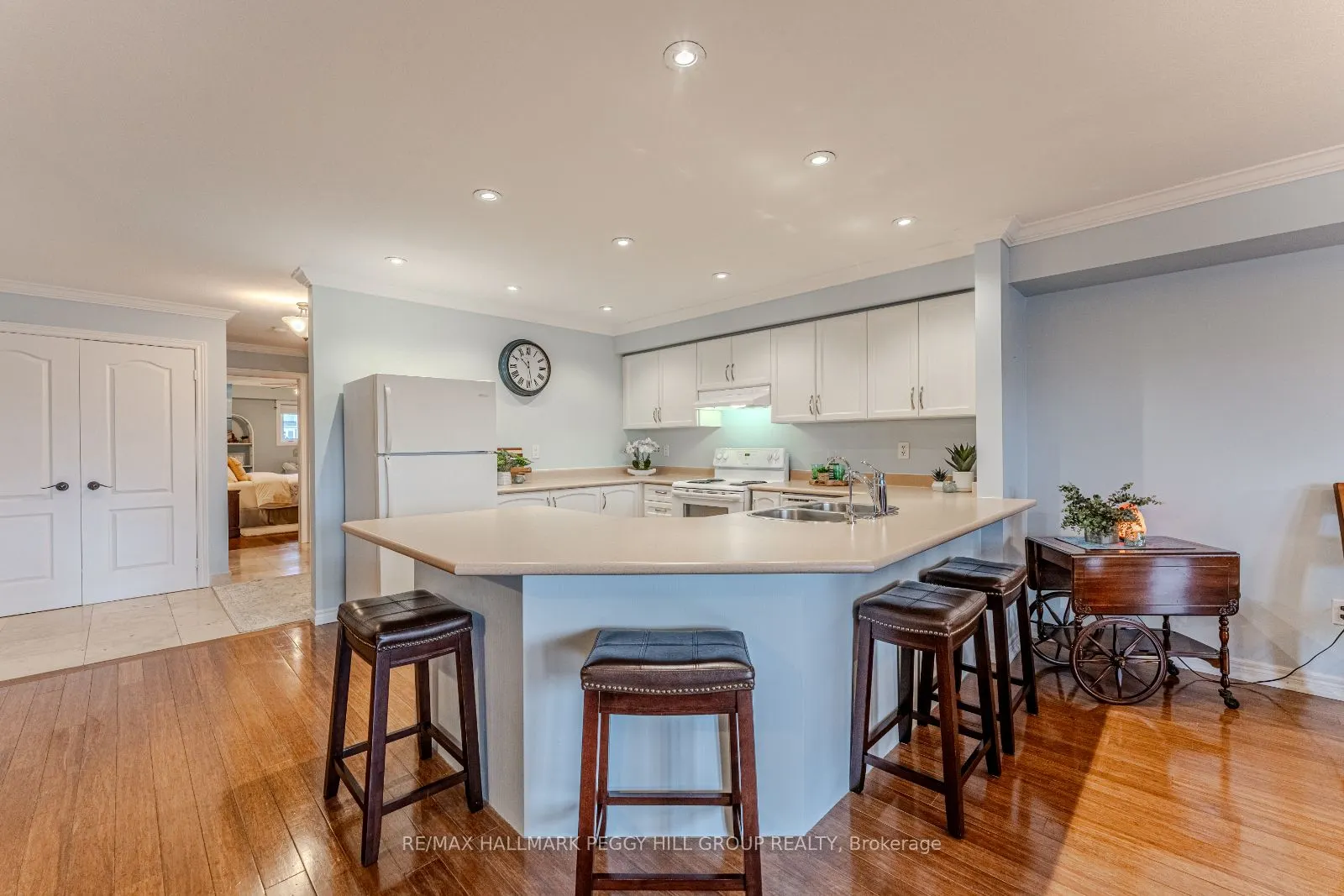 194 River Road E, #3B