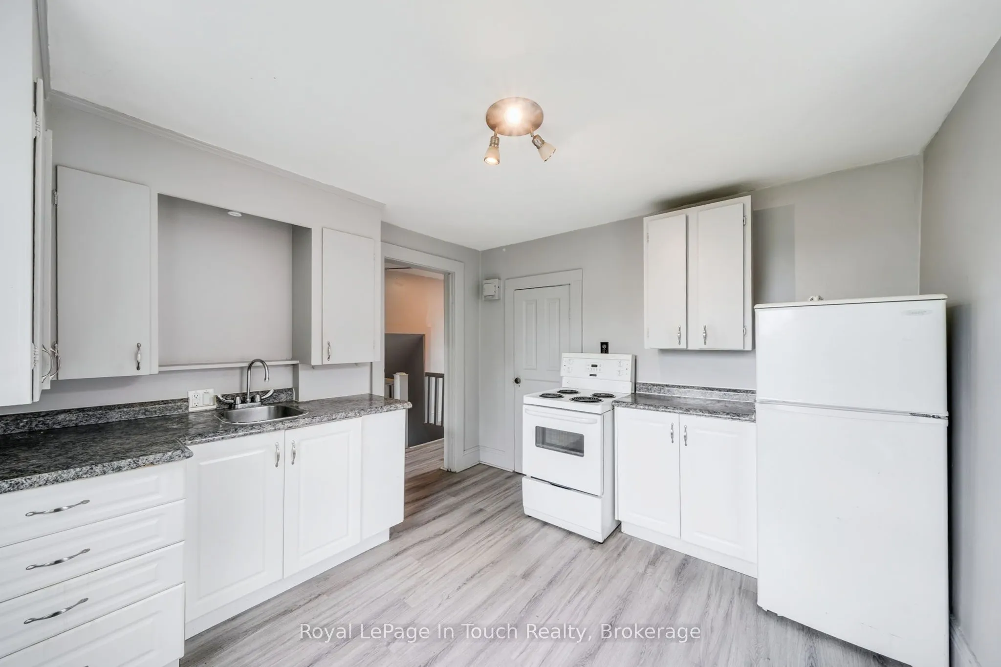 7 Robert Street W, #C