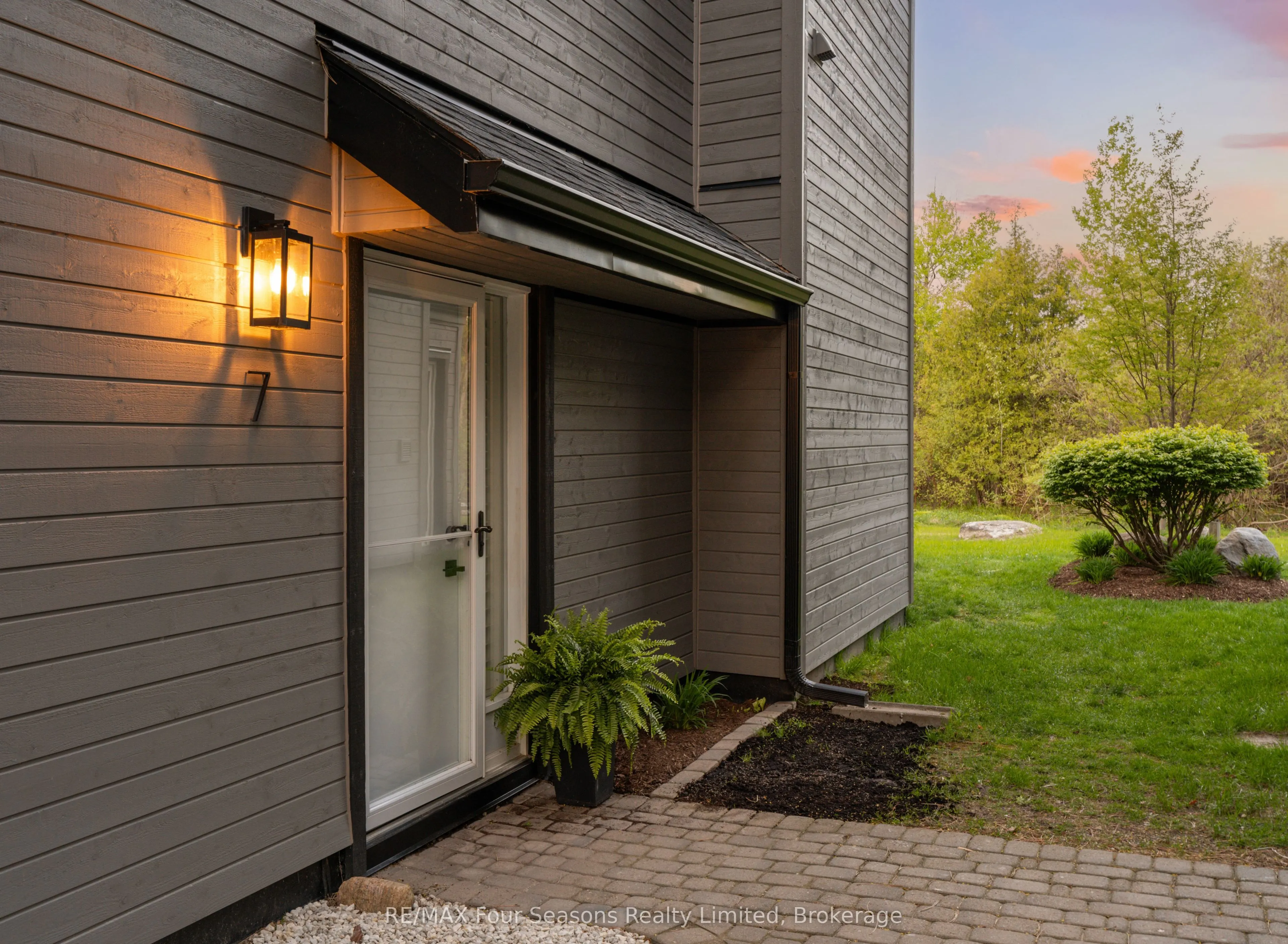 44 Trott Boulevard, #7