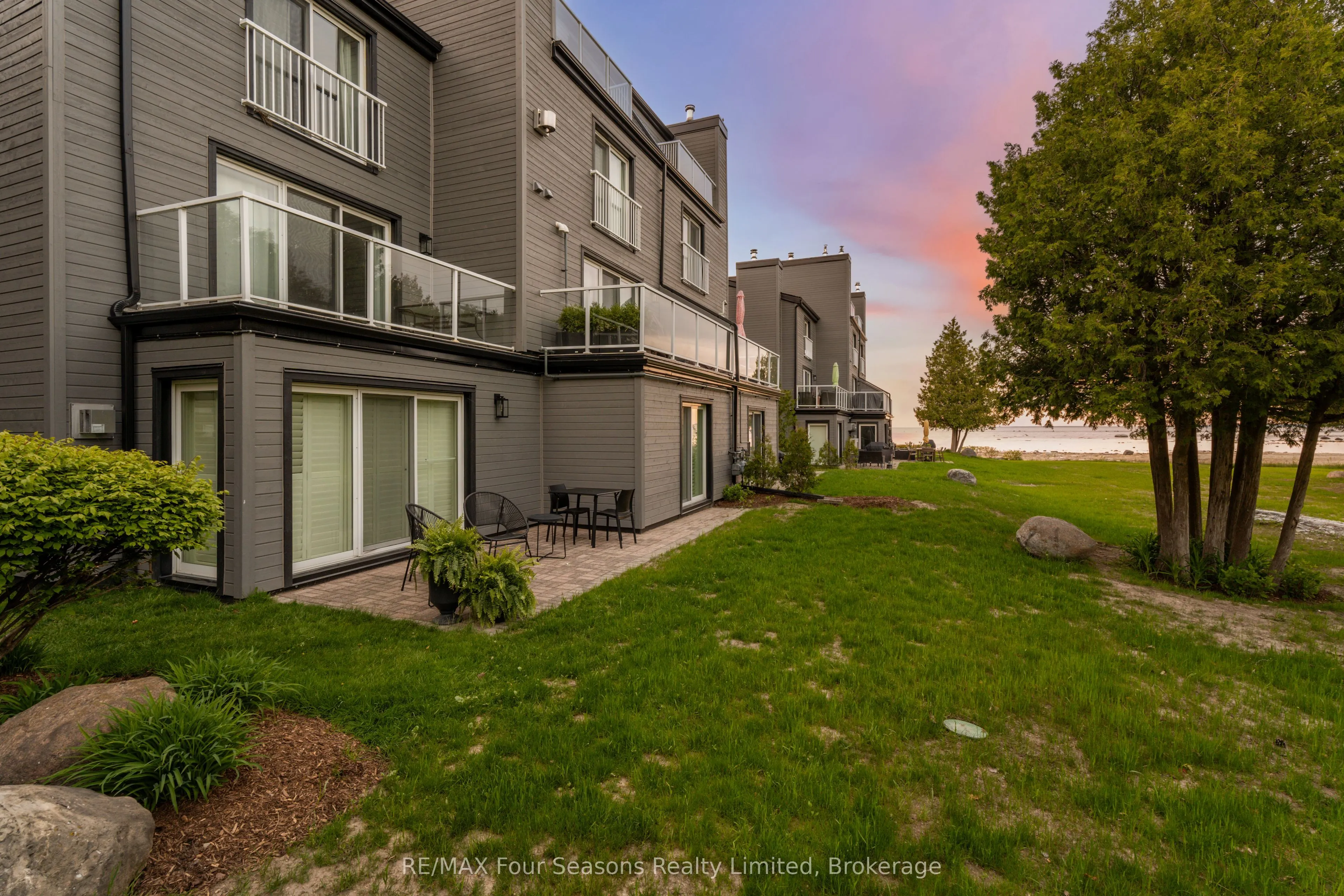 44 Trott Boulevard, #7