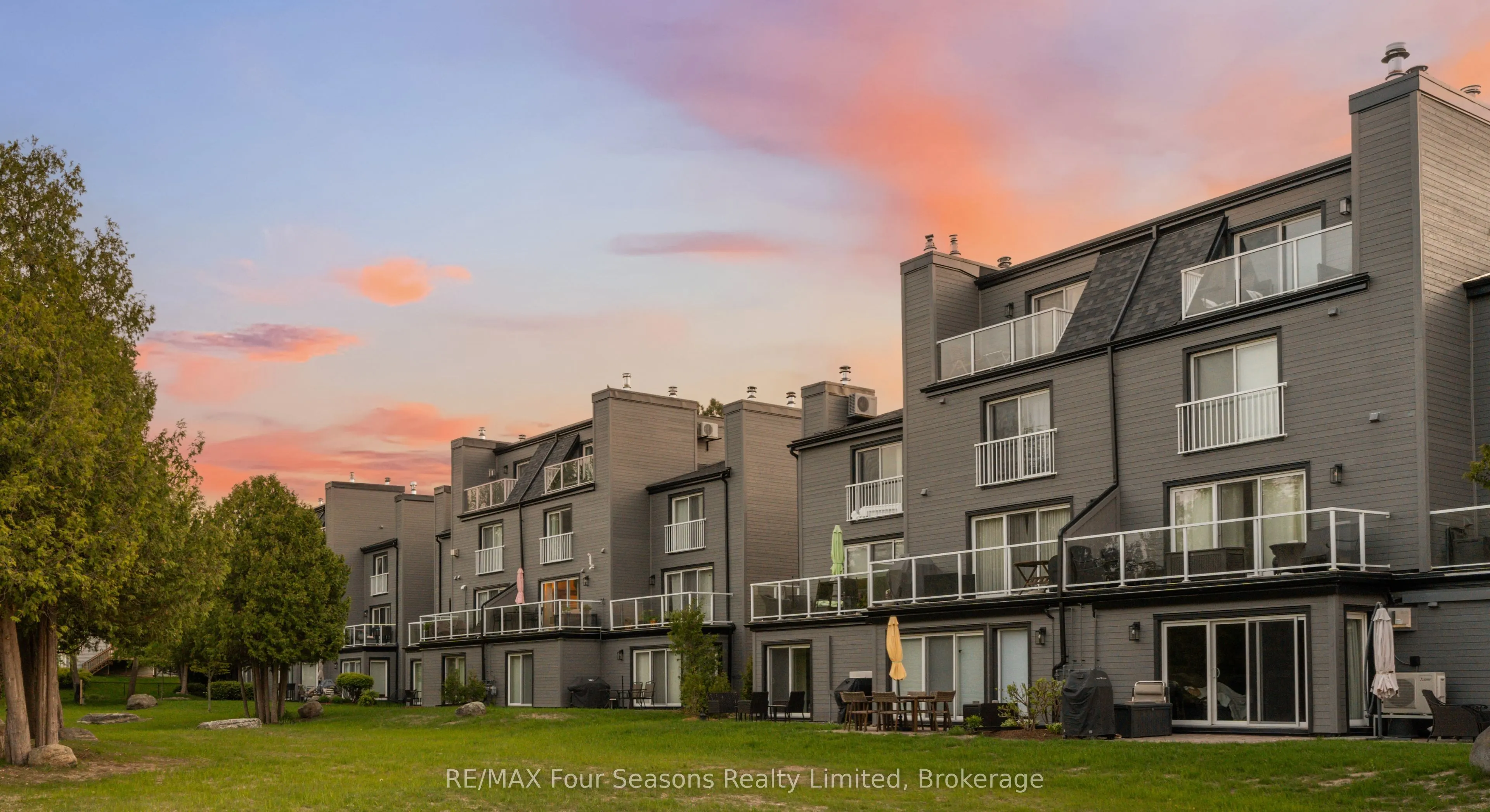 44 Trott Boulevard, #7