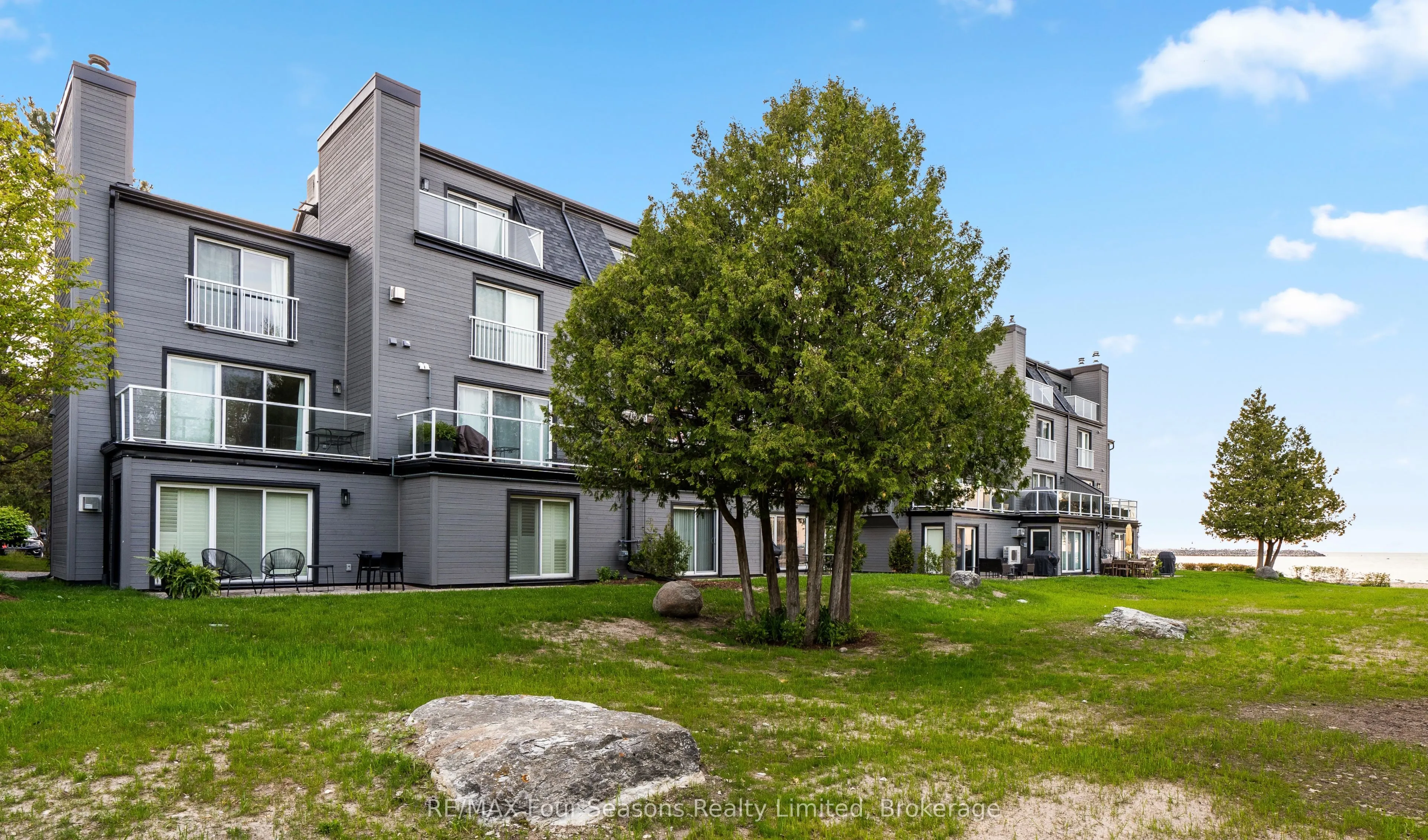 44 Trott Boulevard, #7