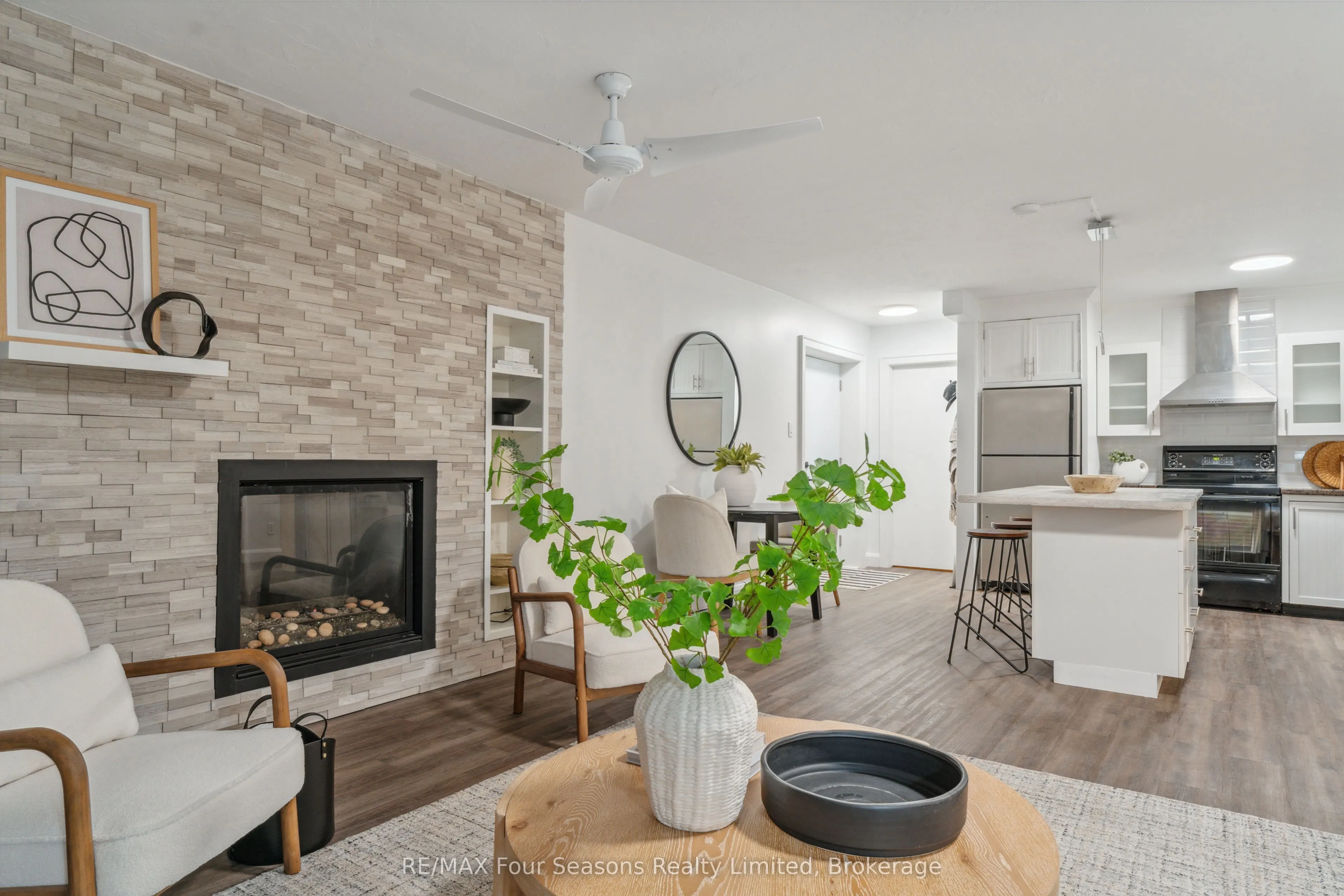 44 Trott Boulevard, #7