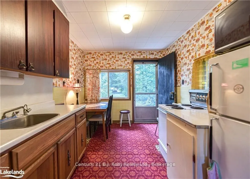6571 Pioneer Village Lane