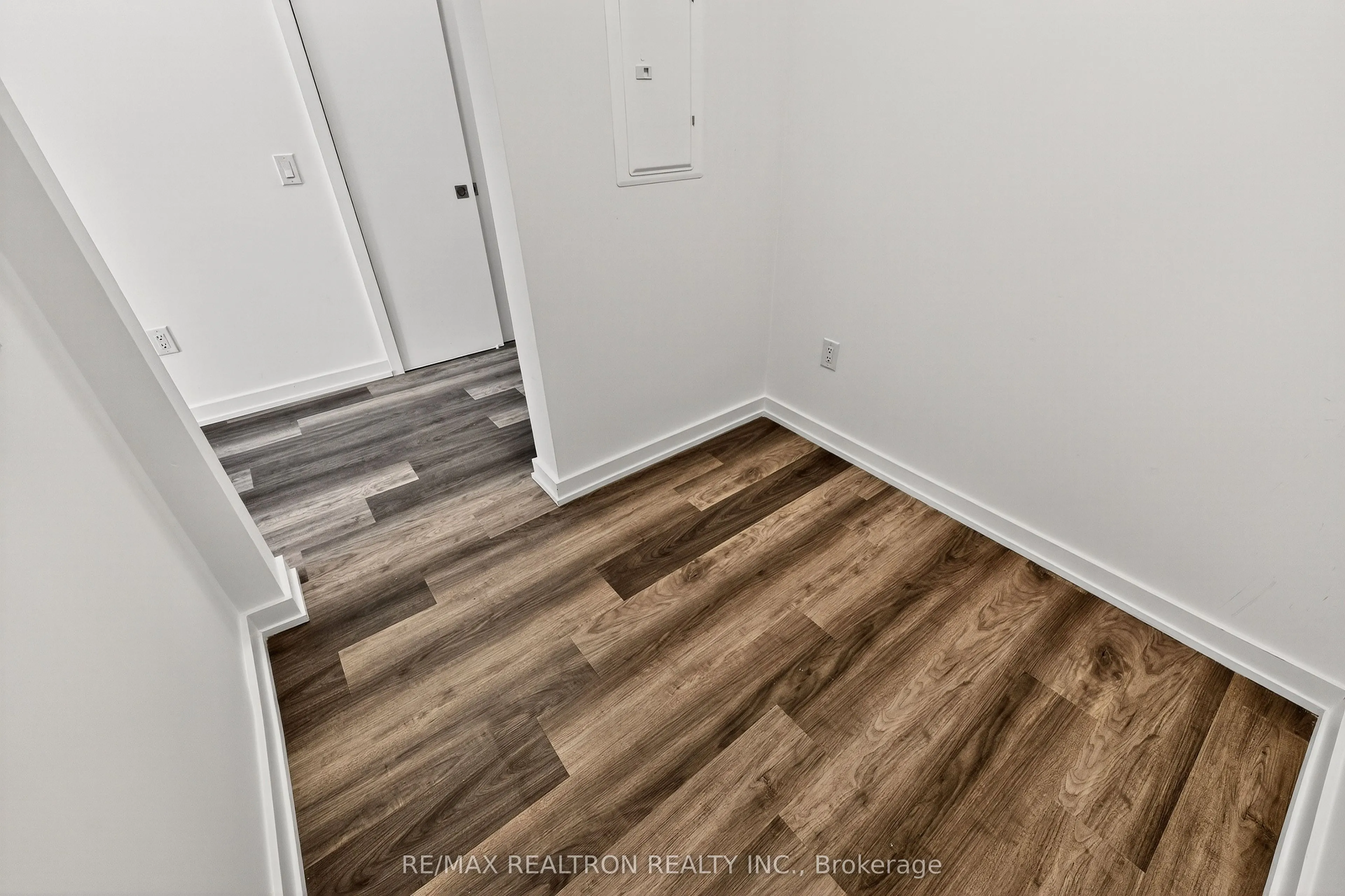 430 Essa Road, #423