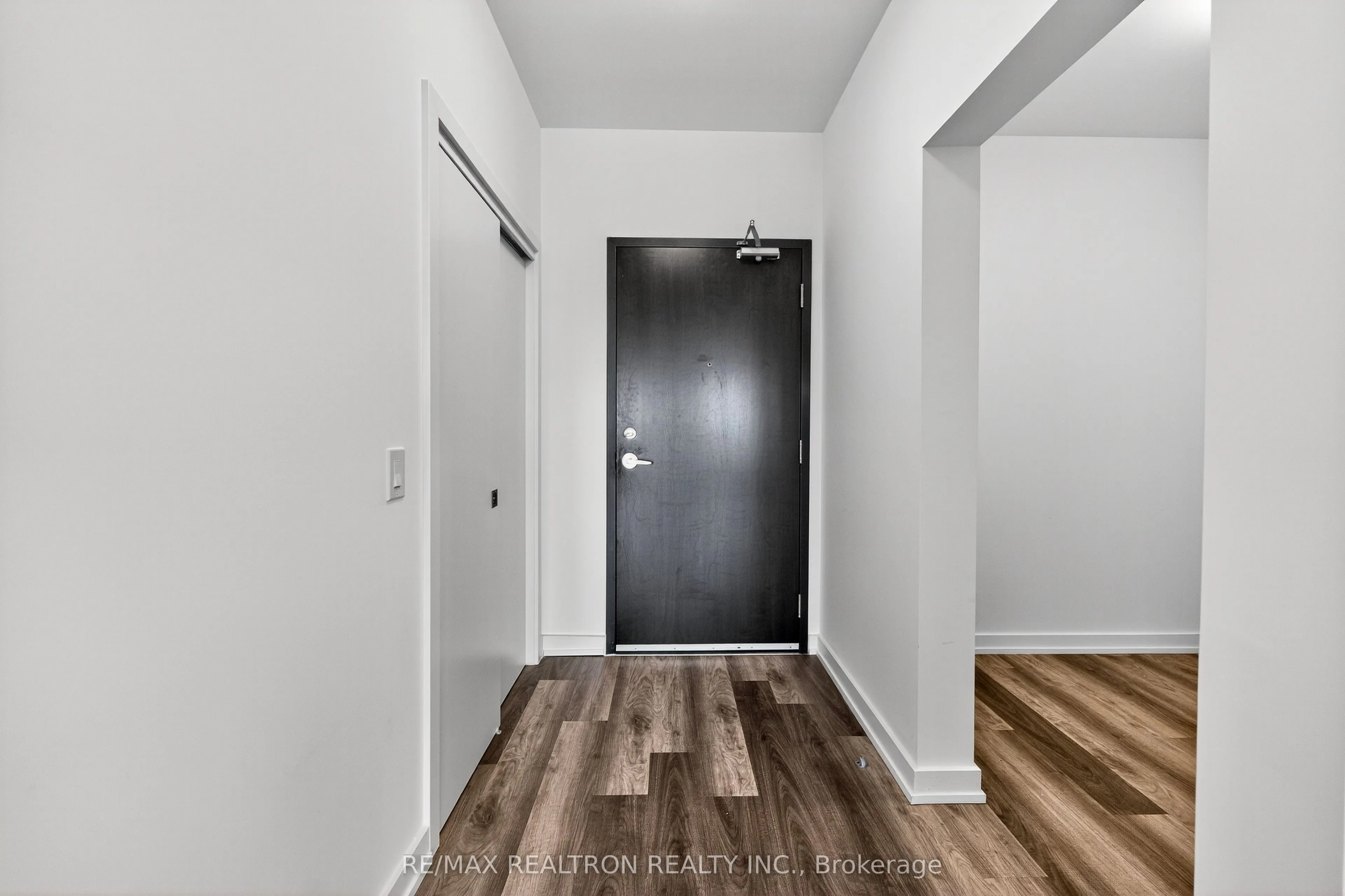 430 Essa Road, #423
