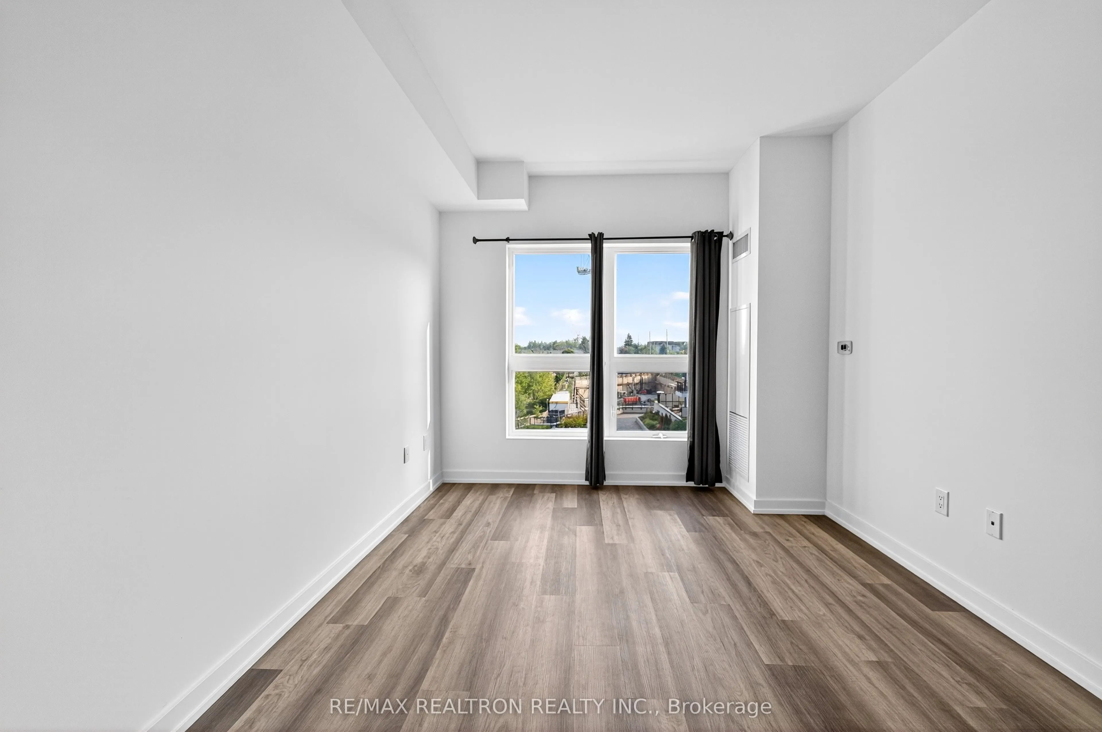 430 Essa Road, #423