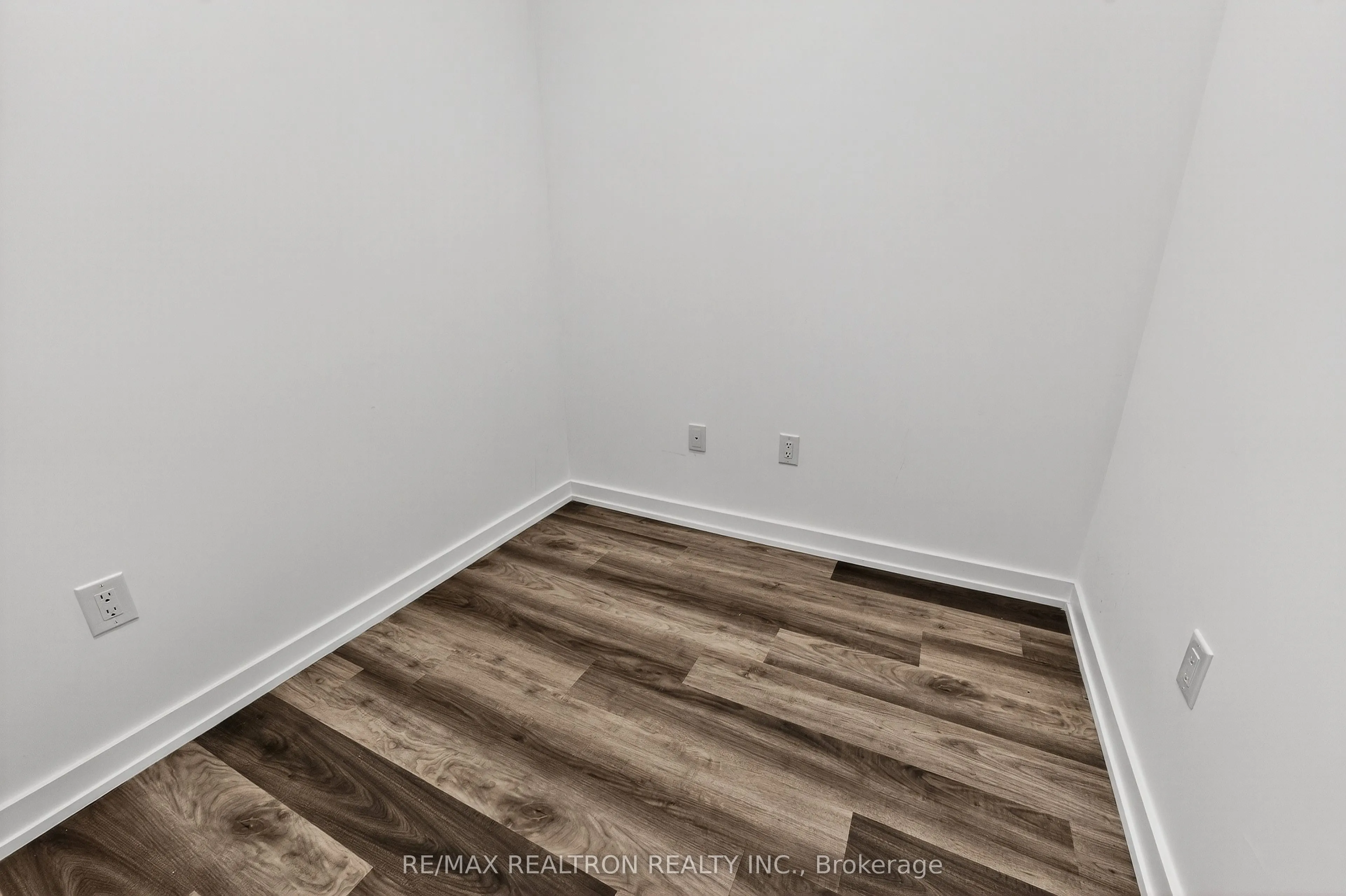 430 Essa Road, #423