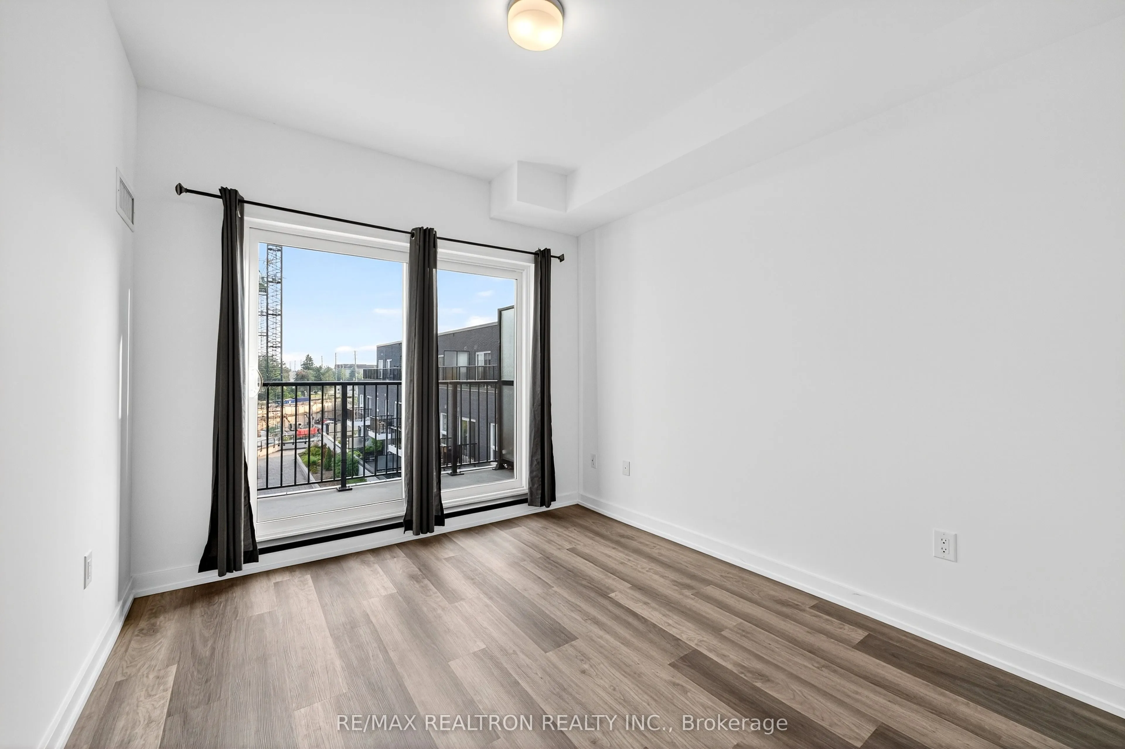 430 Essa Road, #423