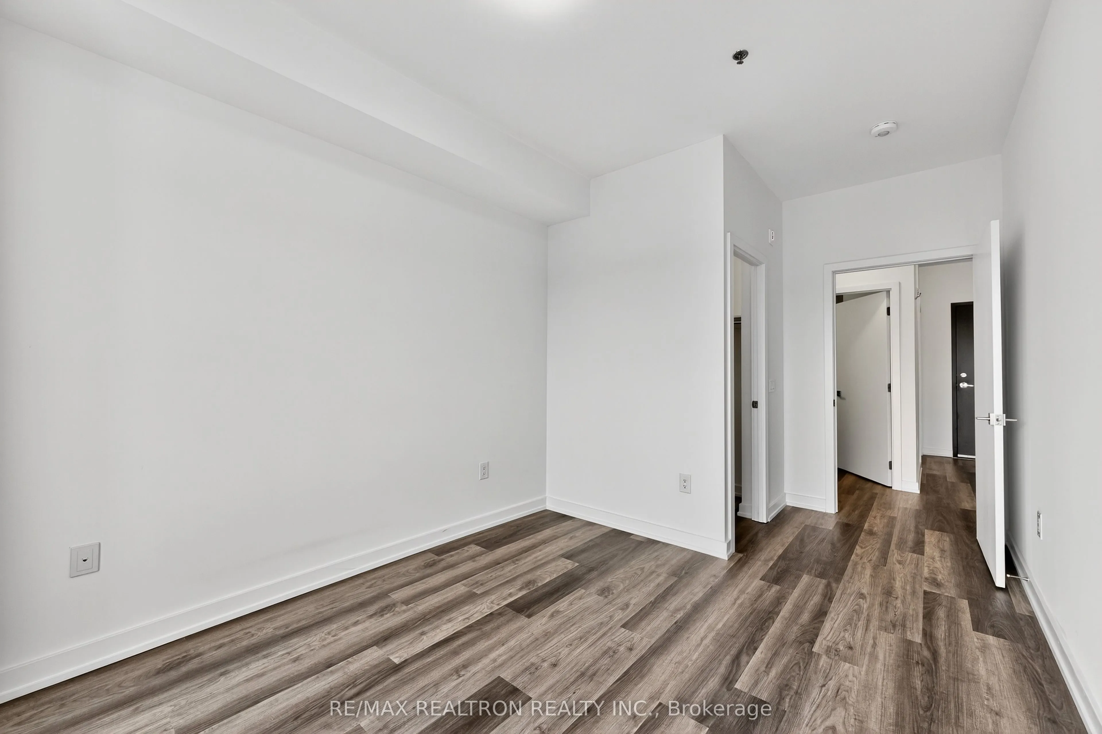430 Essa Road, #423