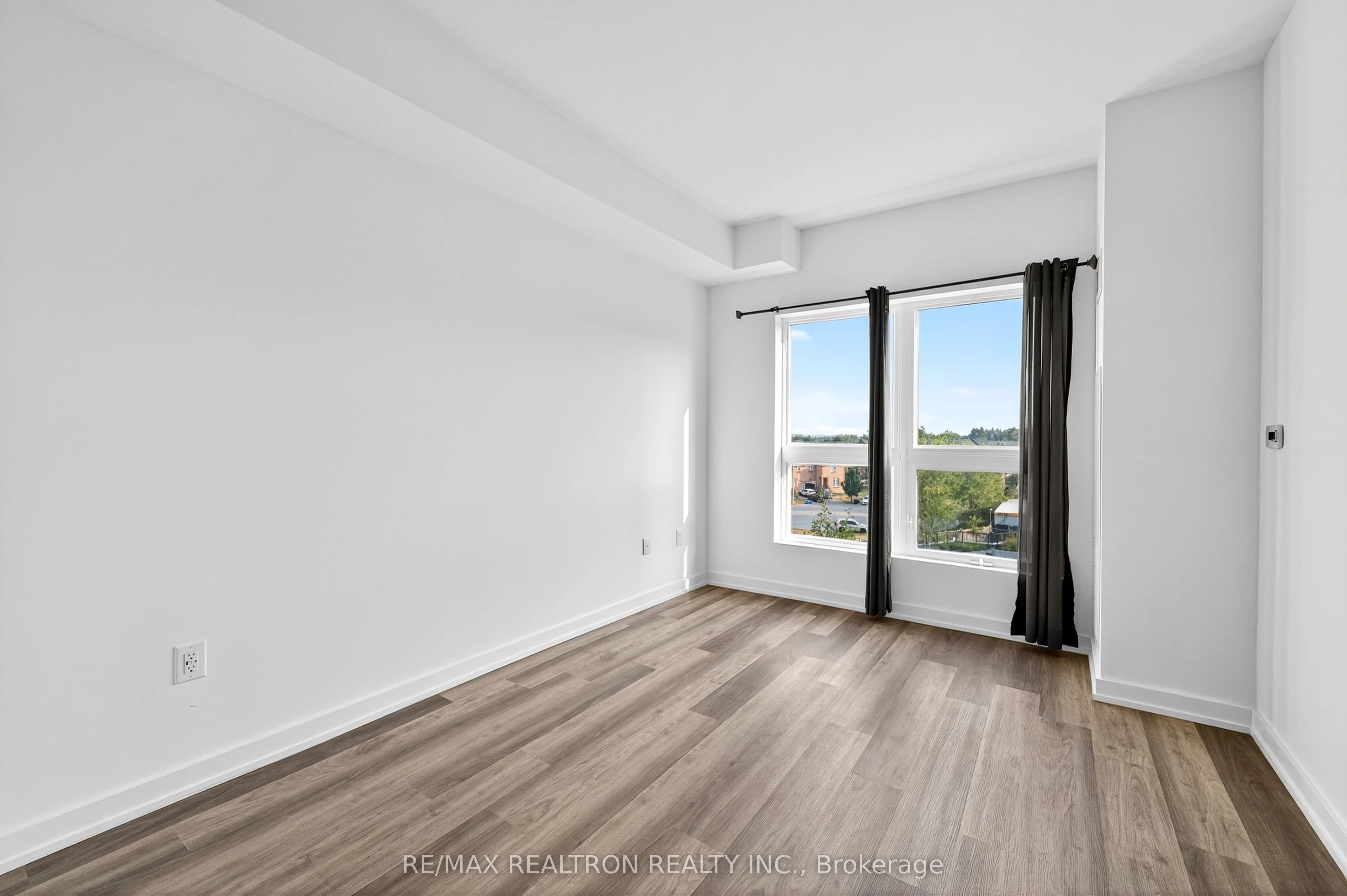 430 Essa Road, #423