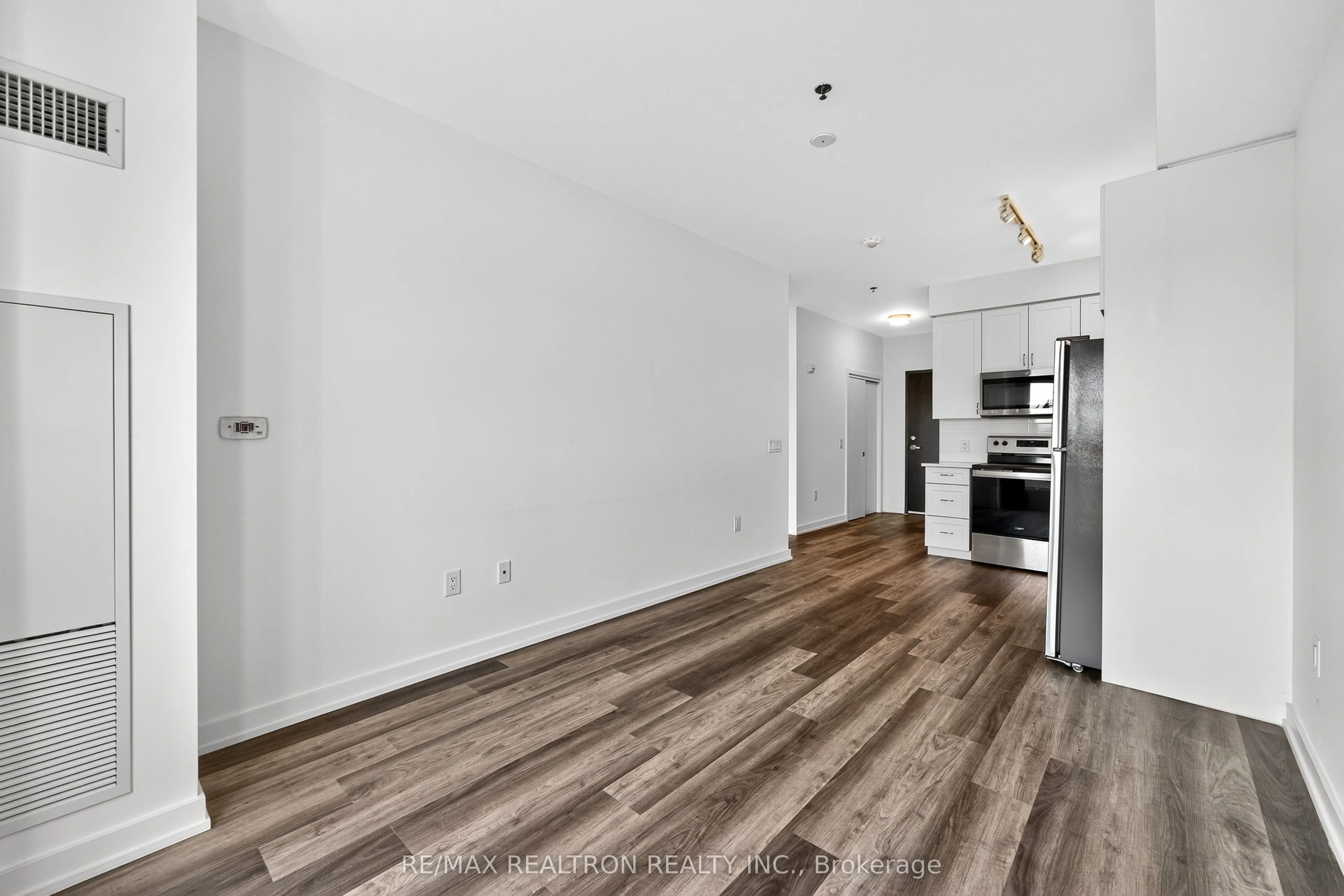 430 Essa Road, #423