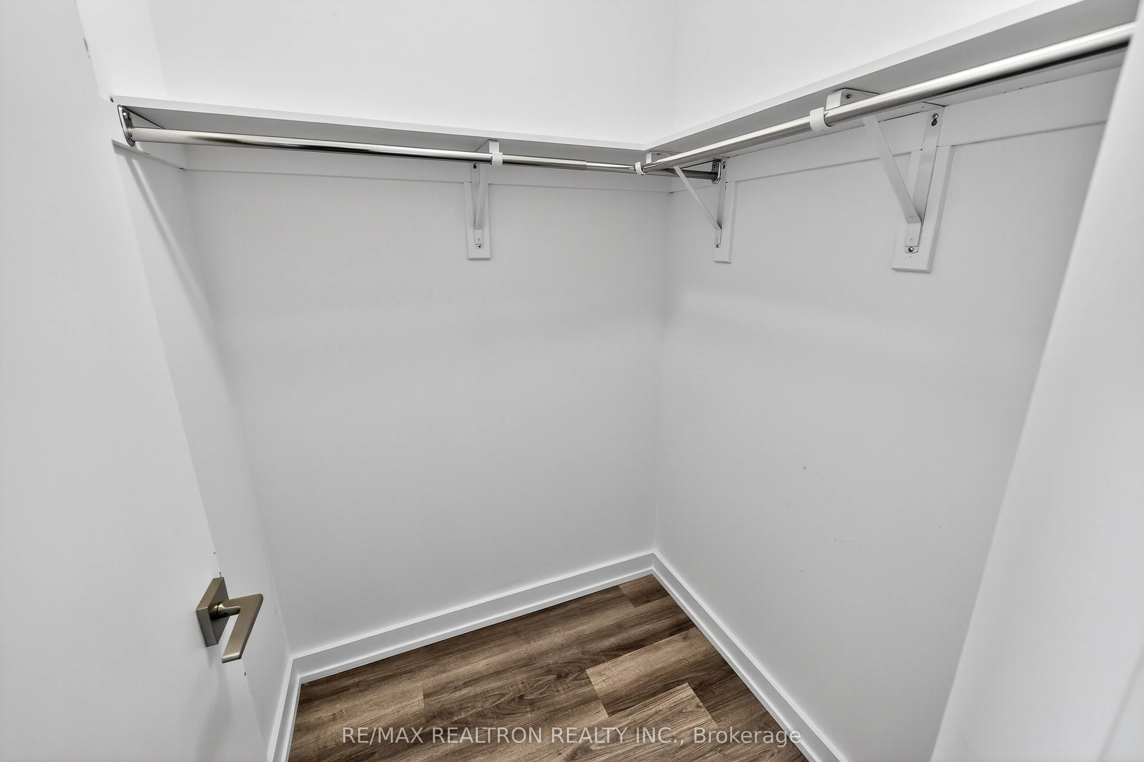 430 Essa Road, #423