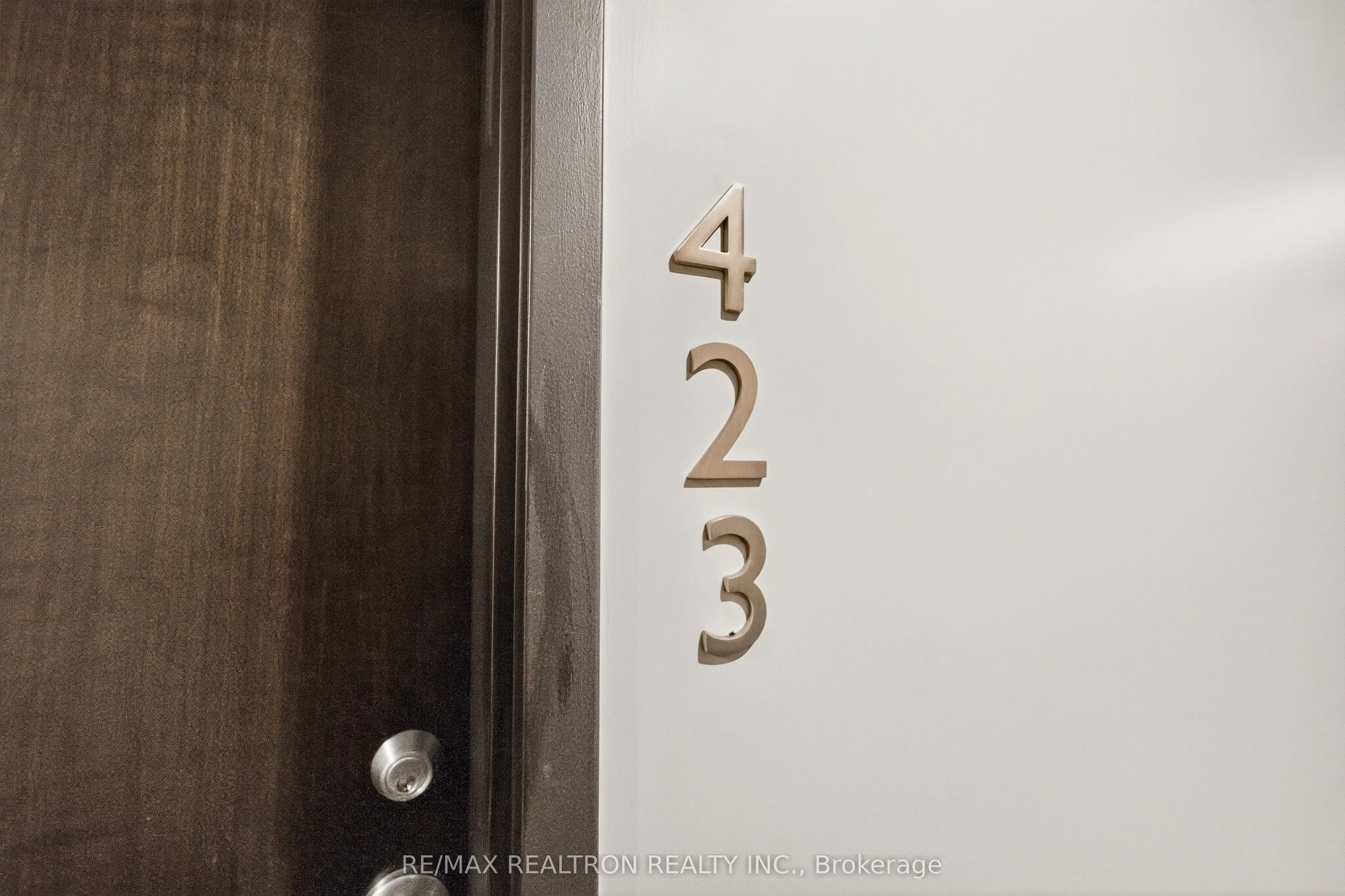 430 Essa Road, #423