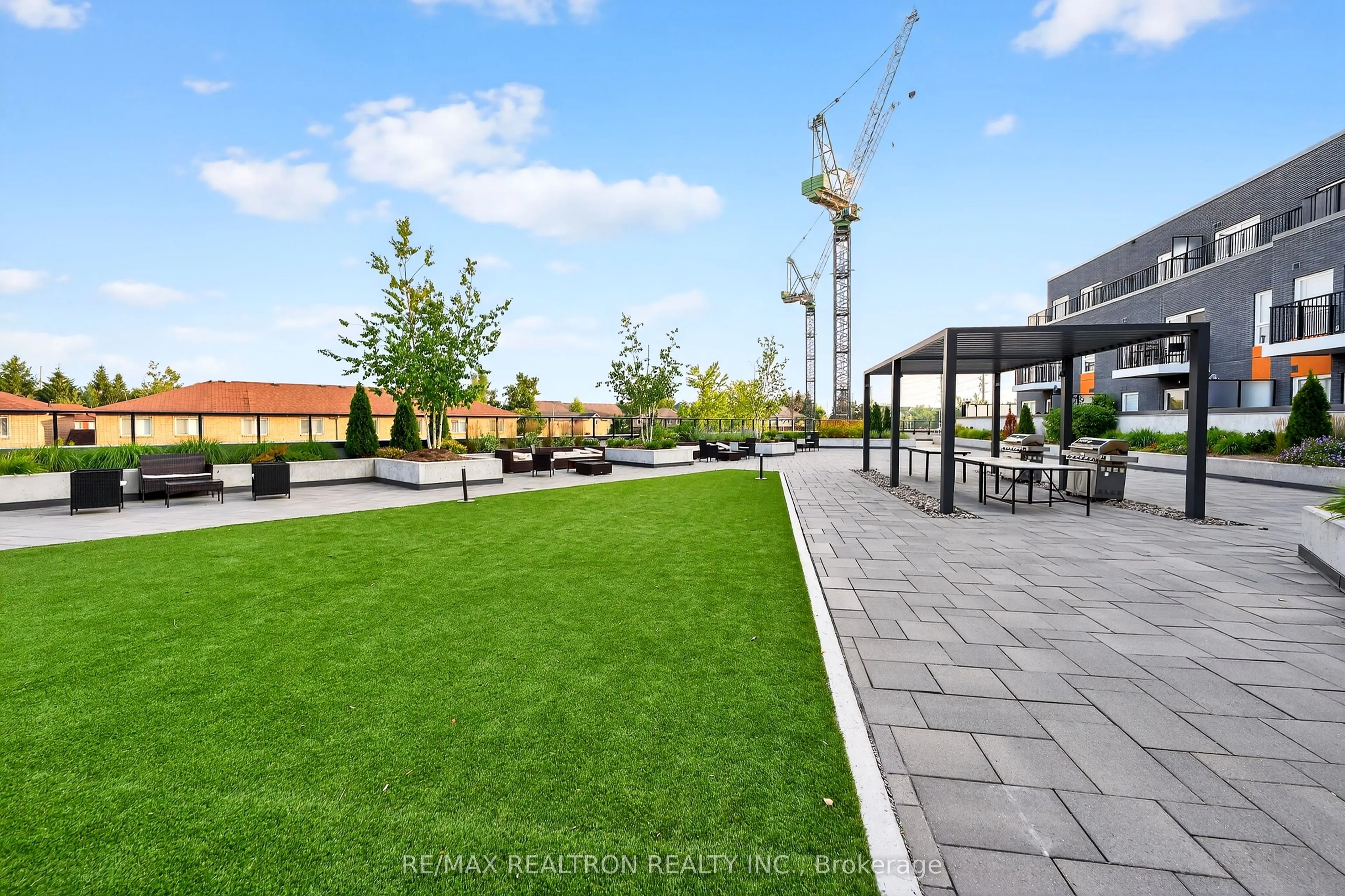 430 Essa Road, #423