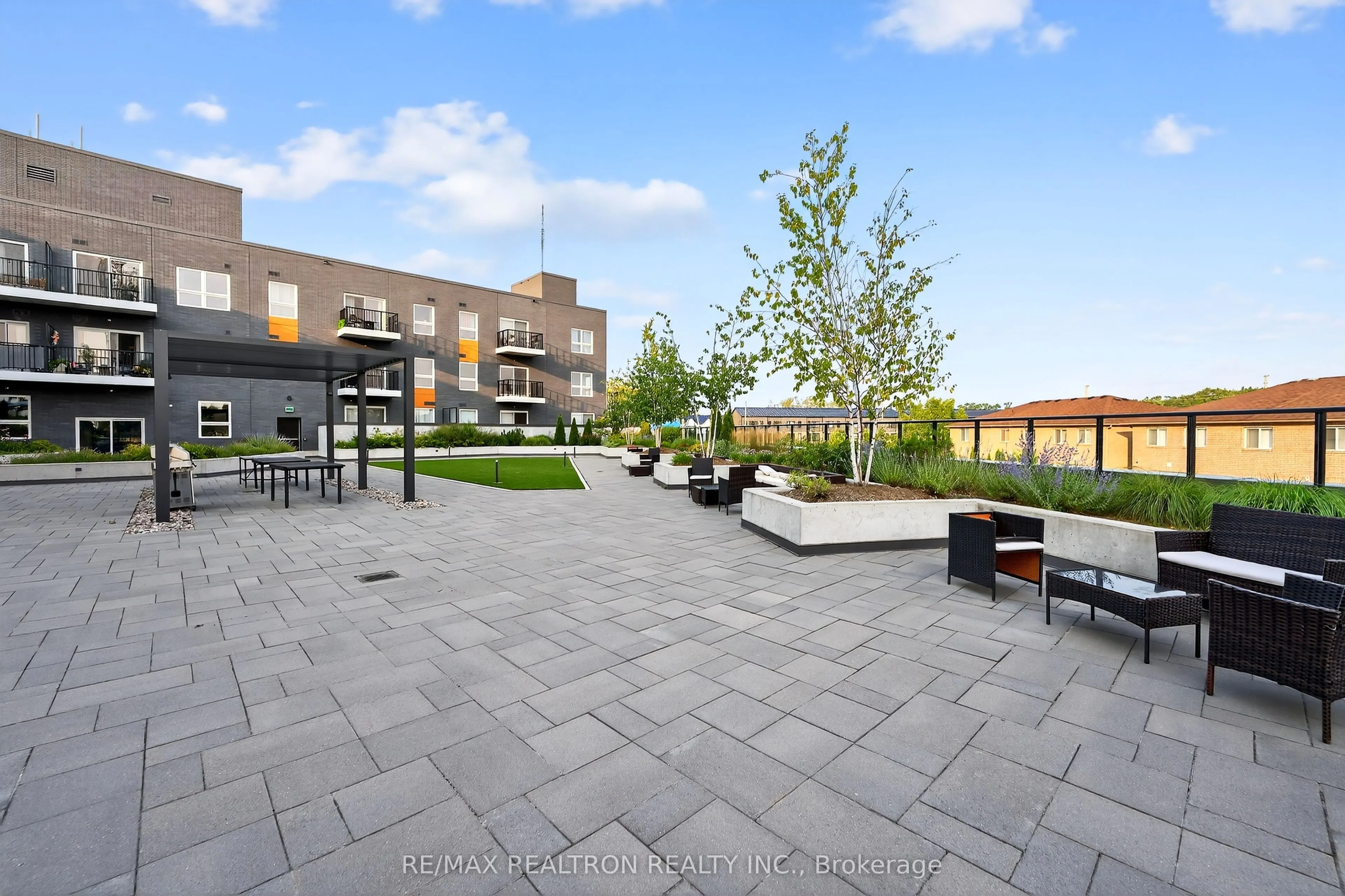 430 Essa Road, #423