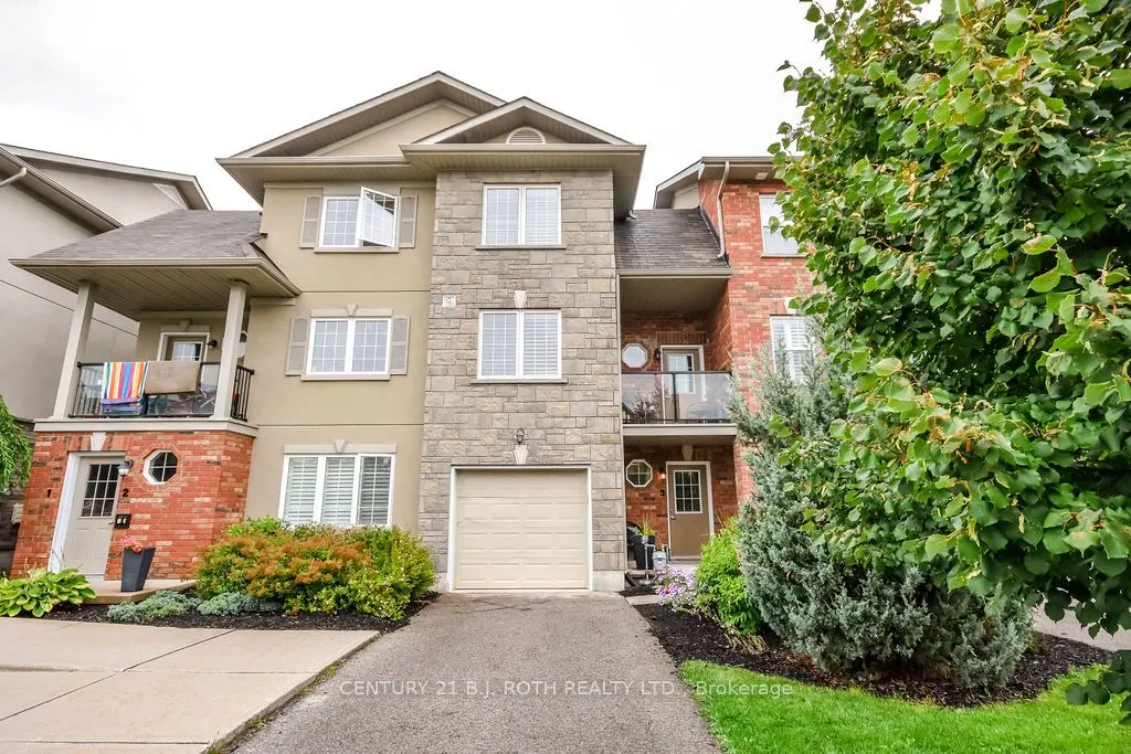 49 Ferndale Drive S, #3