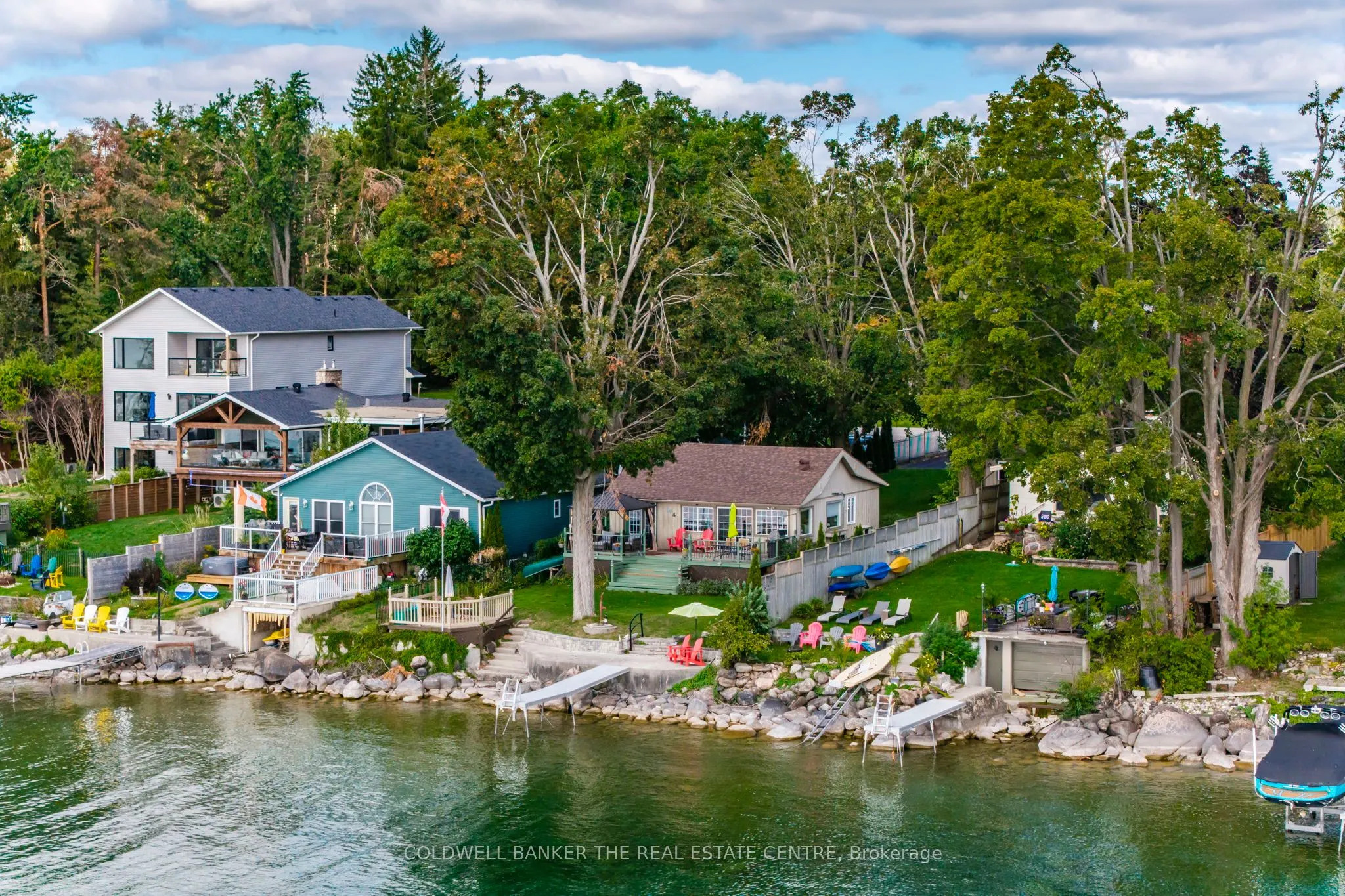 115 Lakeshore Road W