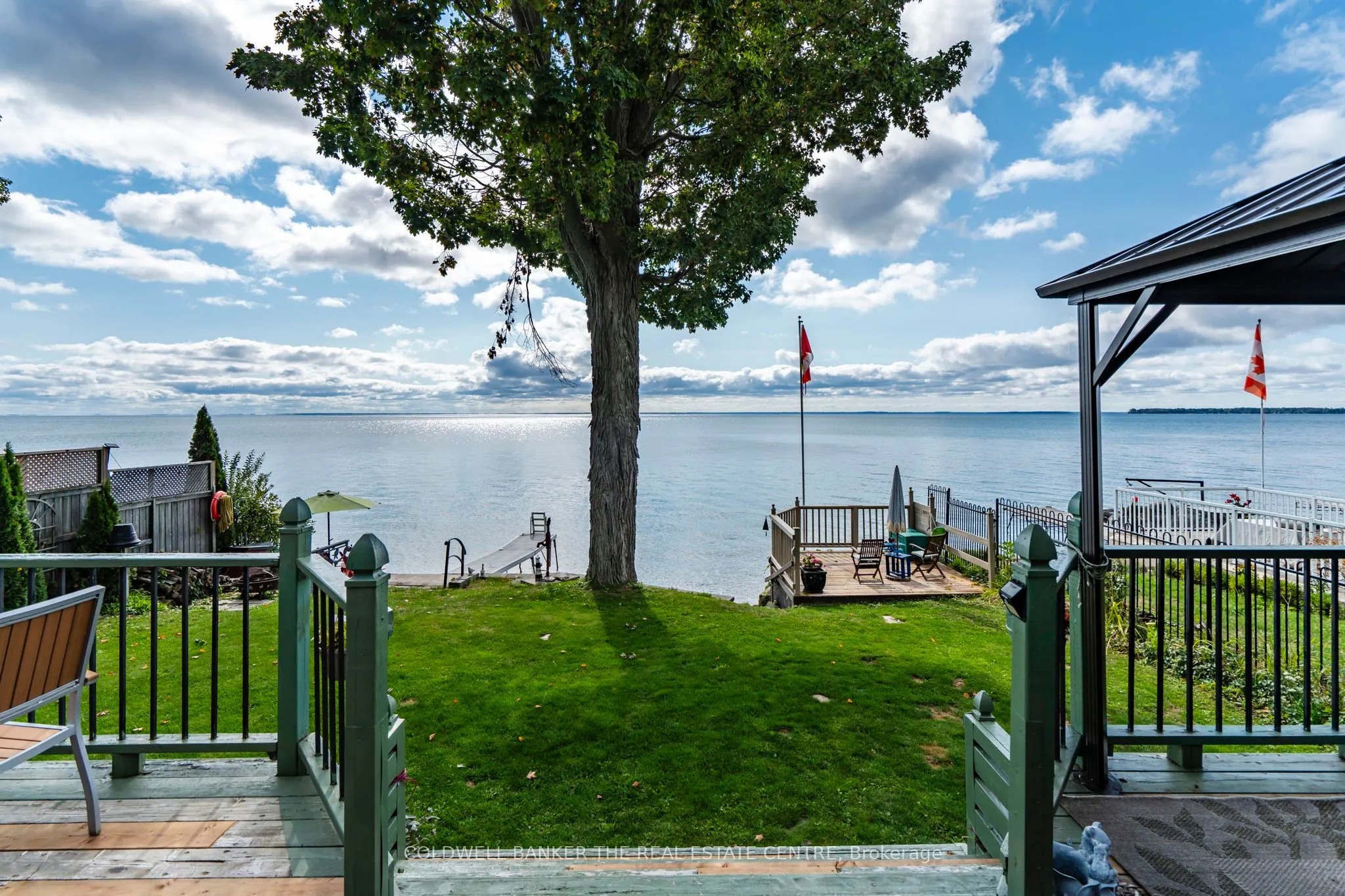 115 Lakeshore Road W