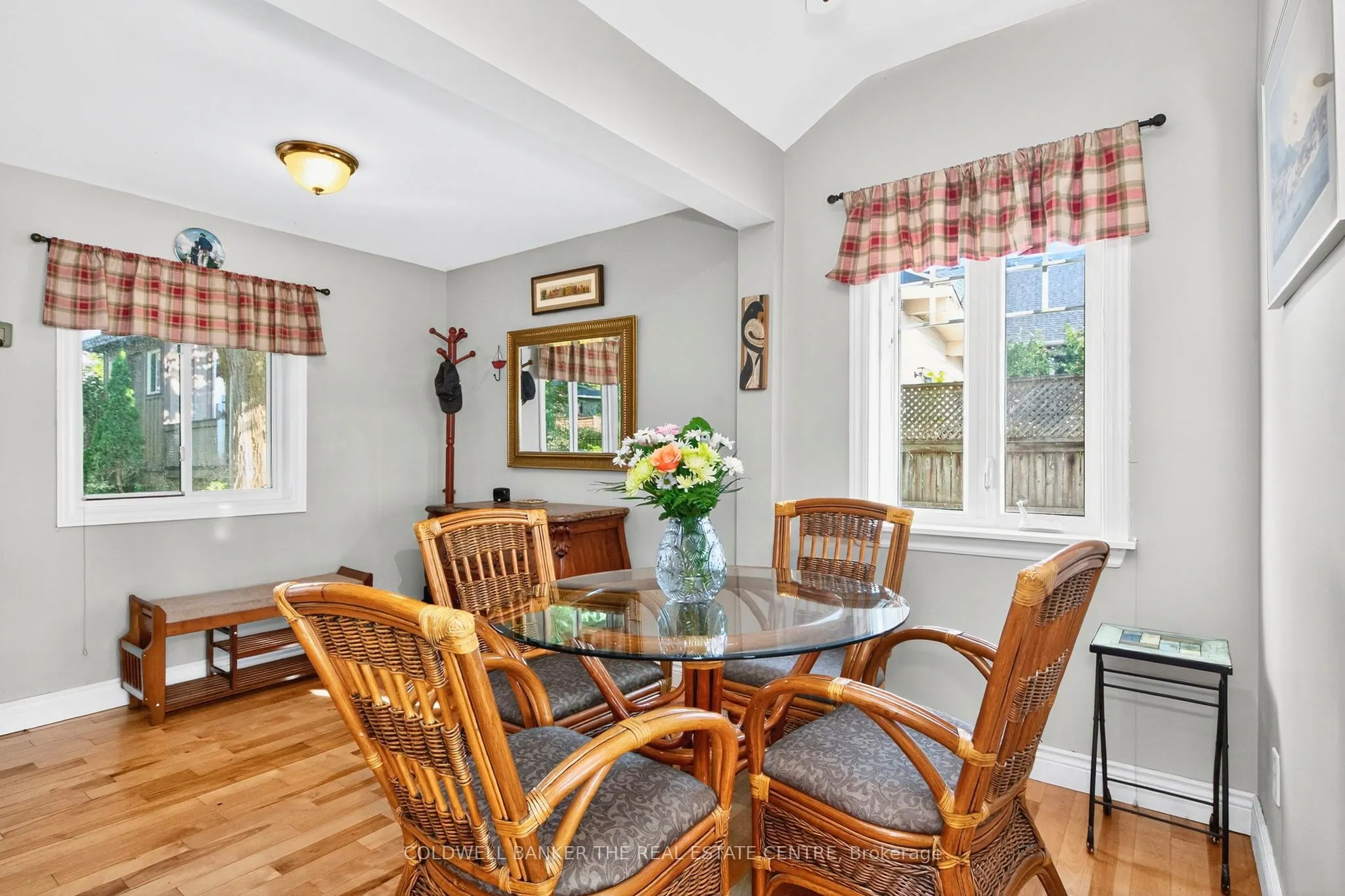 115 Lakeshore Road W