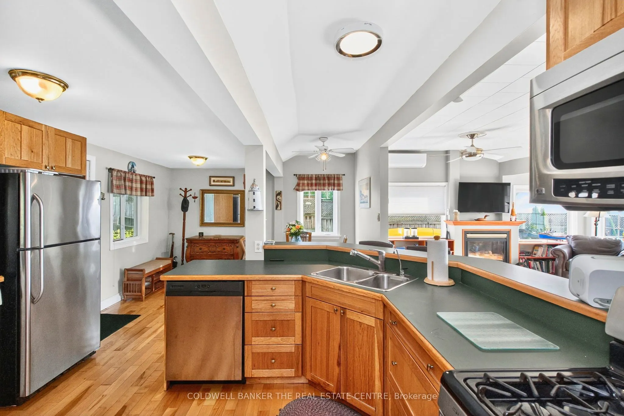 115 Lakeshore Road W