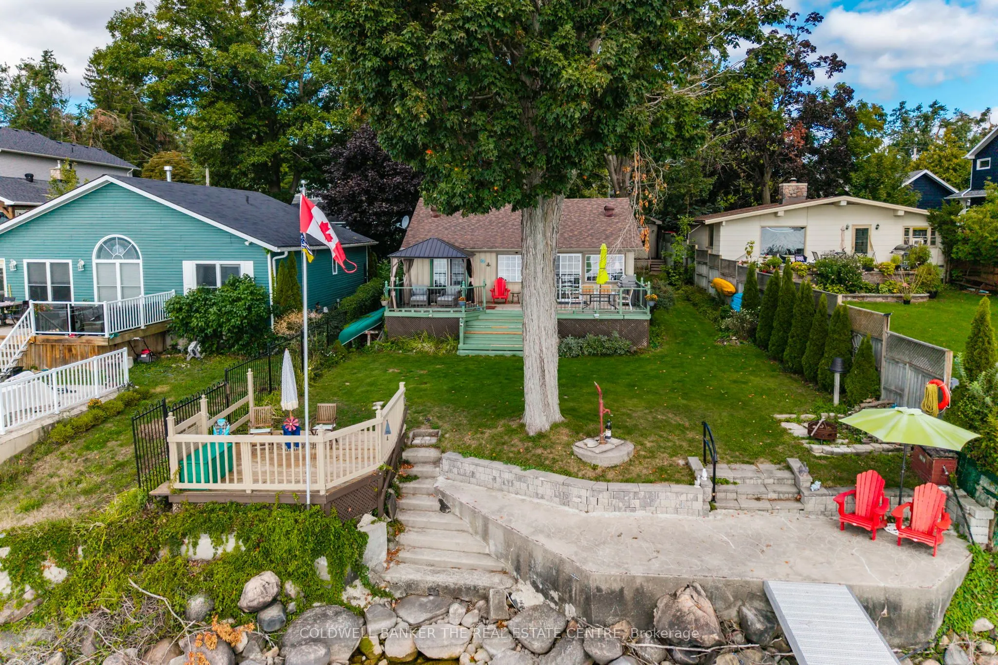 115 Lakeshore Road W