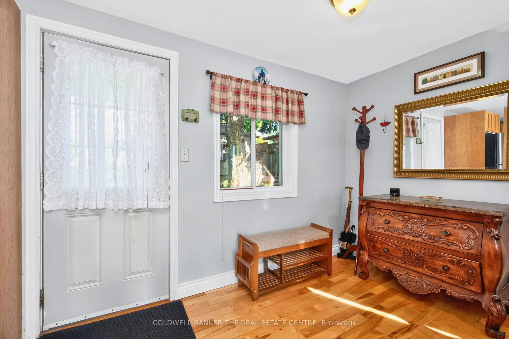 115 Lakeshore Road W