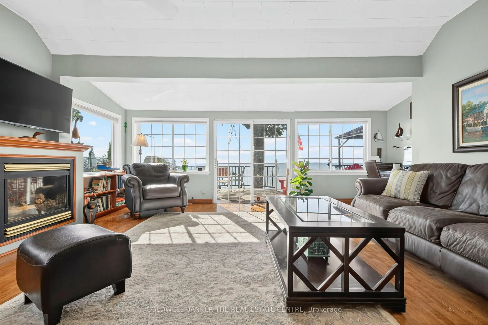 115 Lakeshore Road W