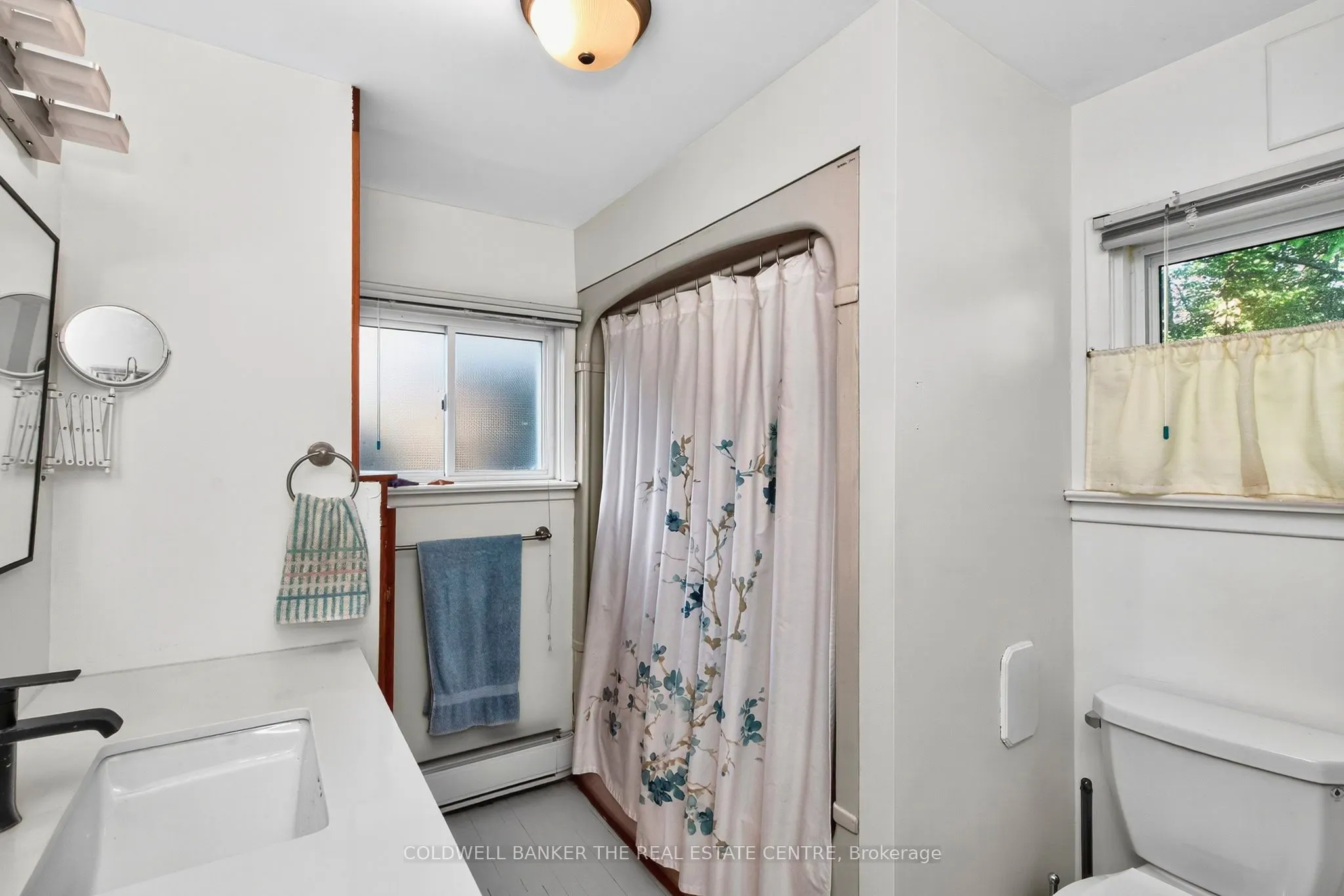 115 Lakeshore Road W
