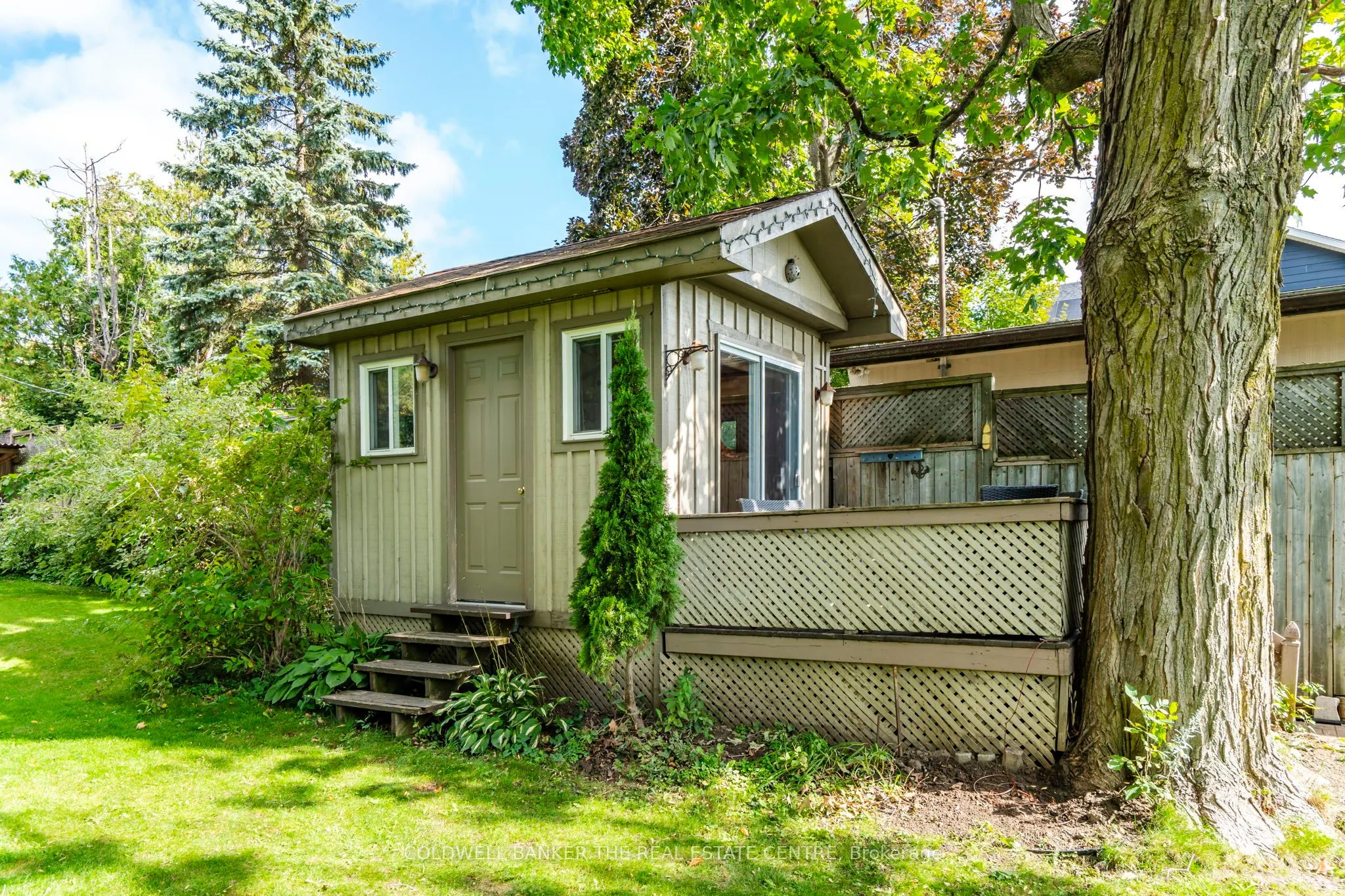 115 Lakeshore Road W