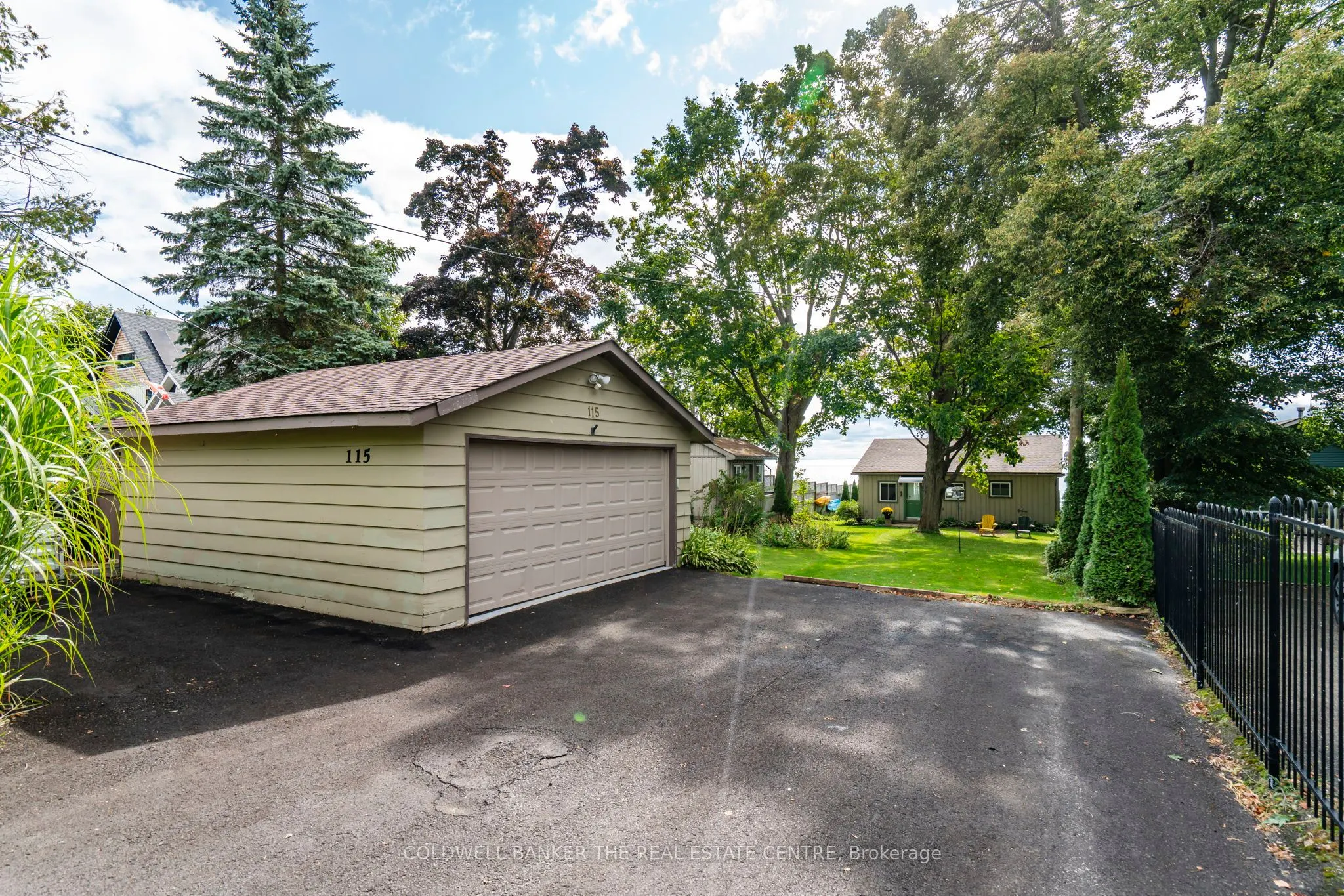 115 Lakeshore Road W