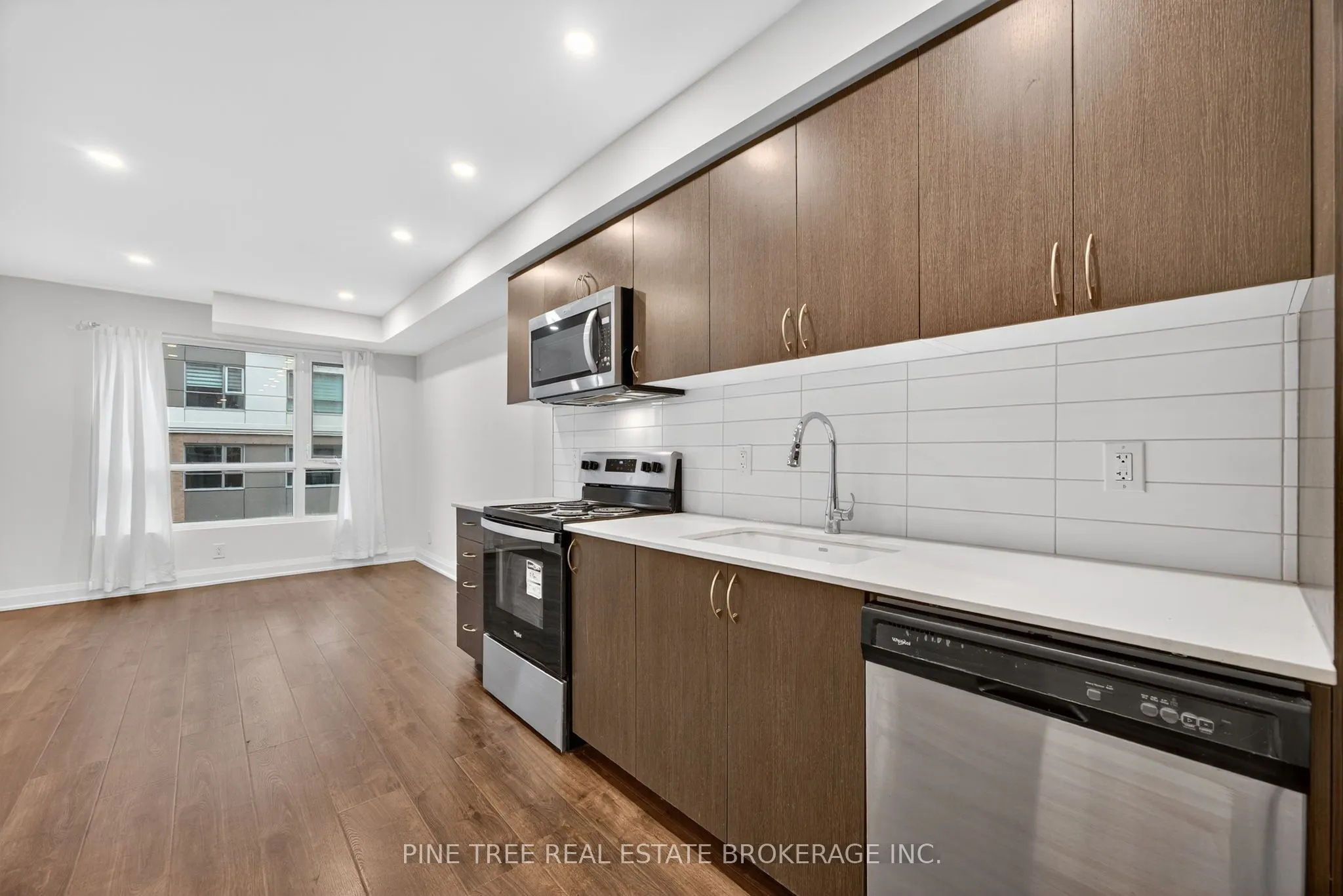 58 Lakeside Terrace, #305