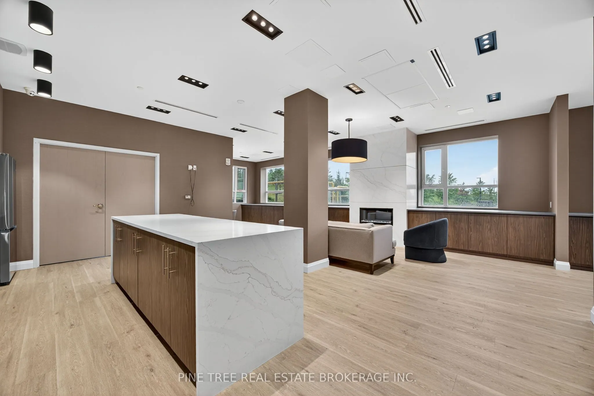 58 Lakeside Terrace, #305
