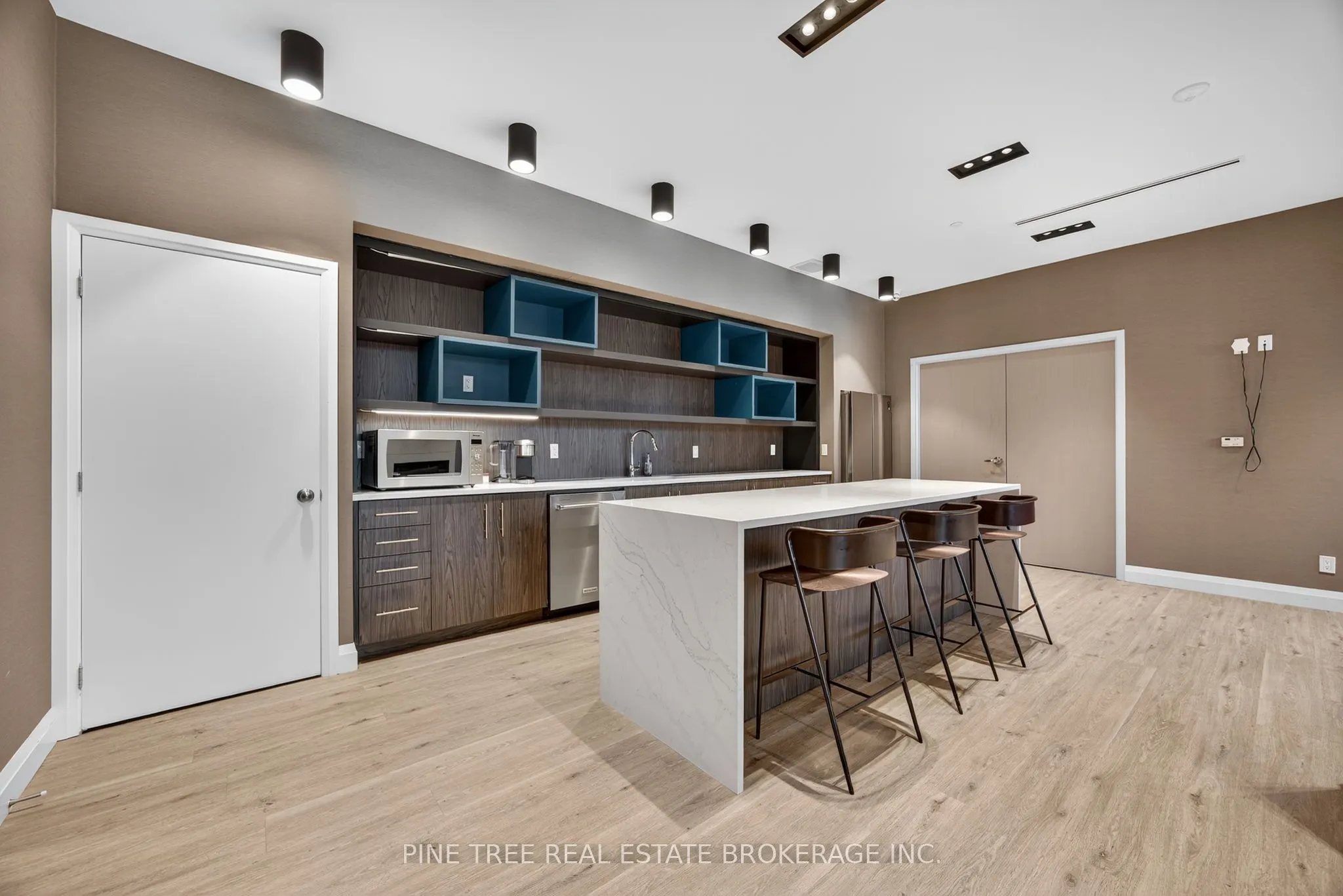 58 Lakeside Terrace, #305