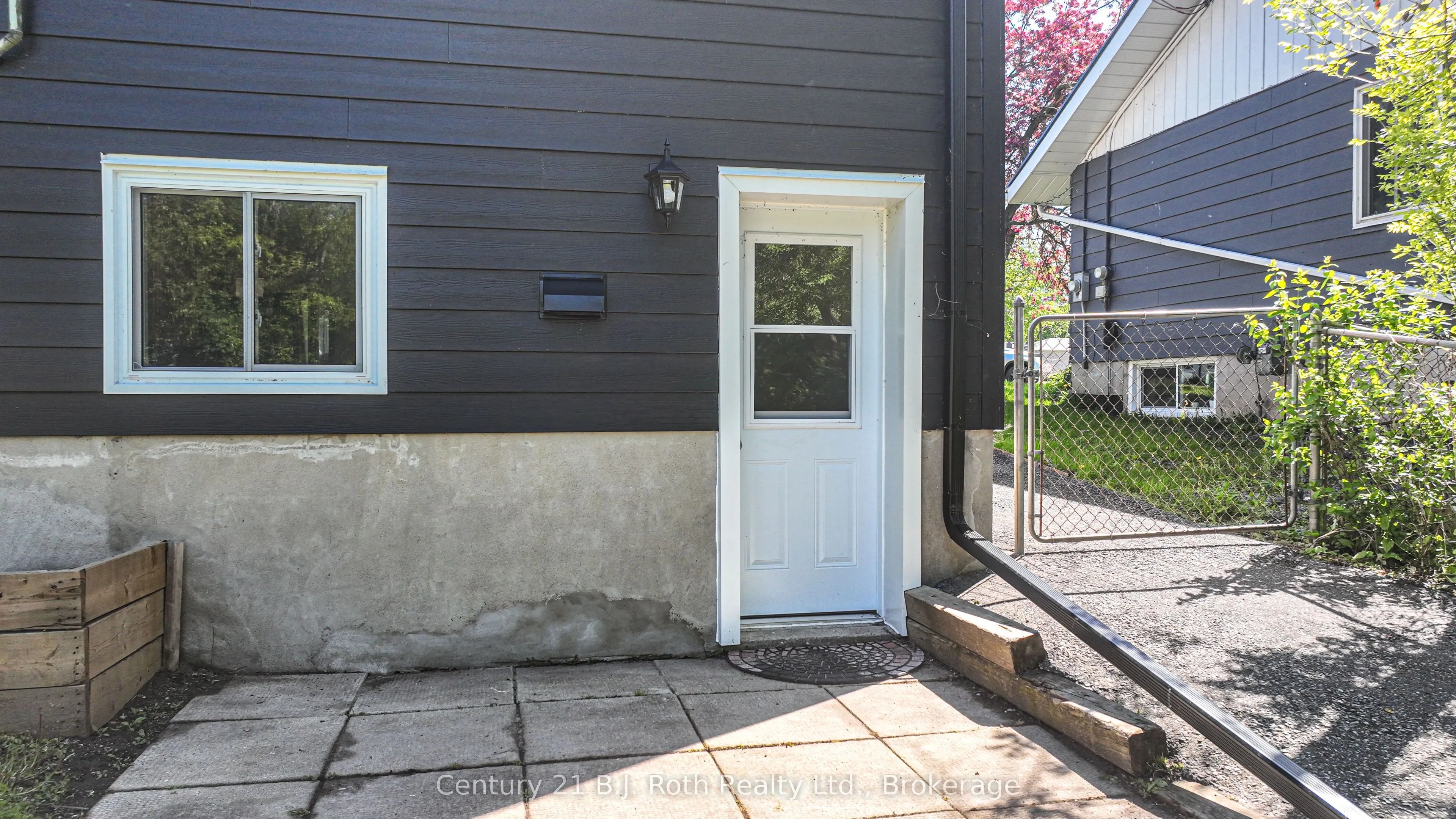 571 High Street