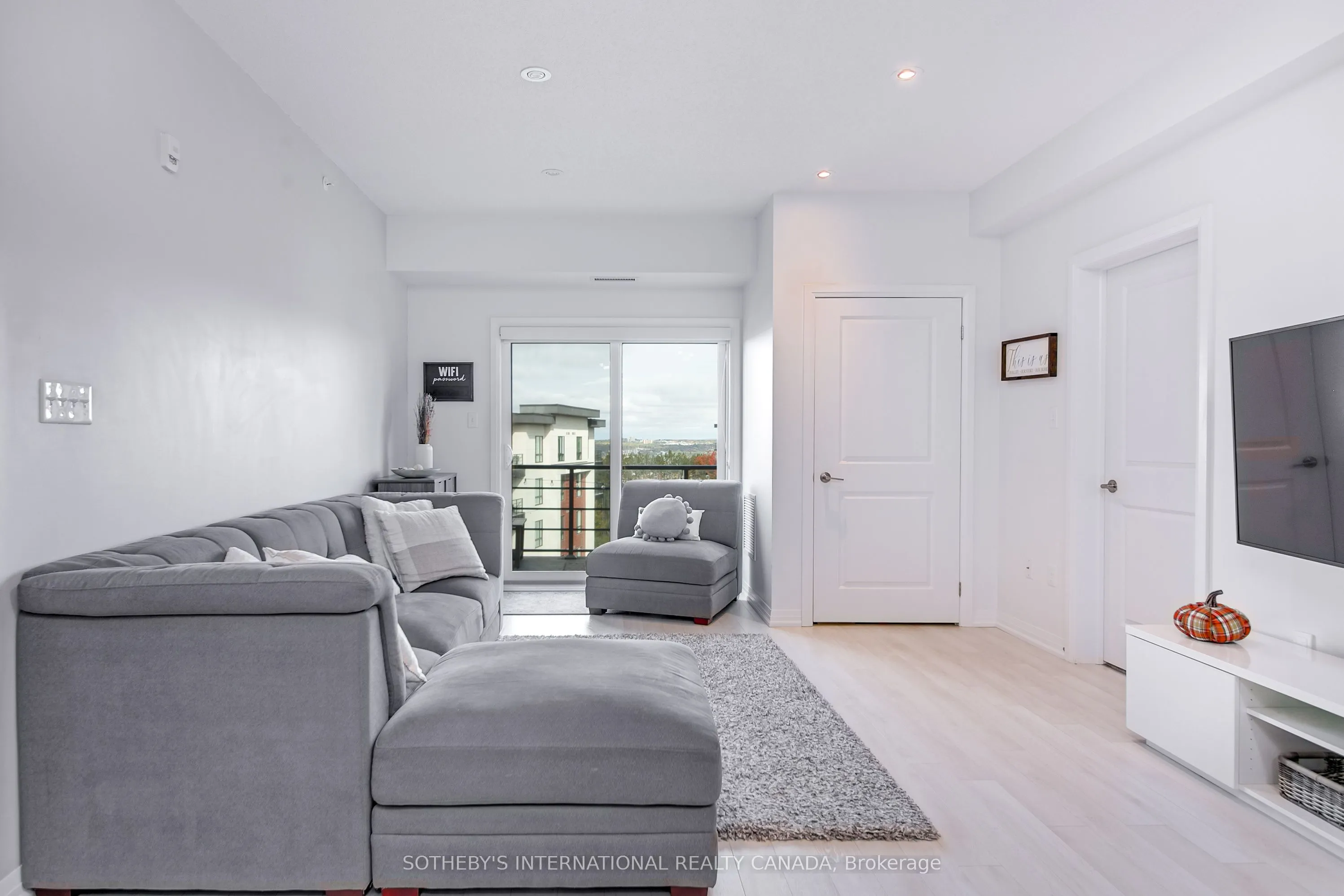 304 Essa Road, #609