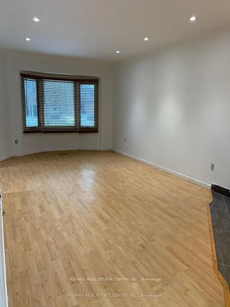 14 Lindsay Court