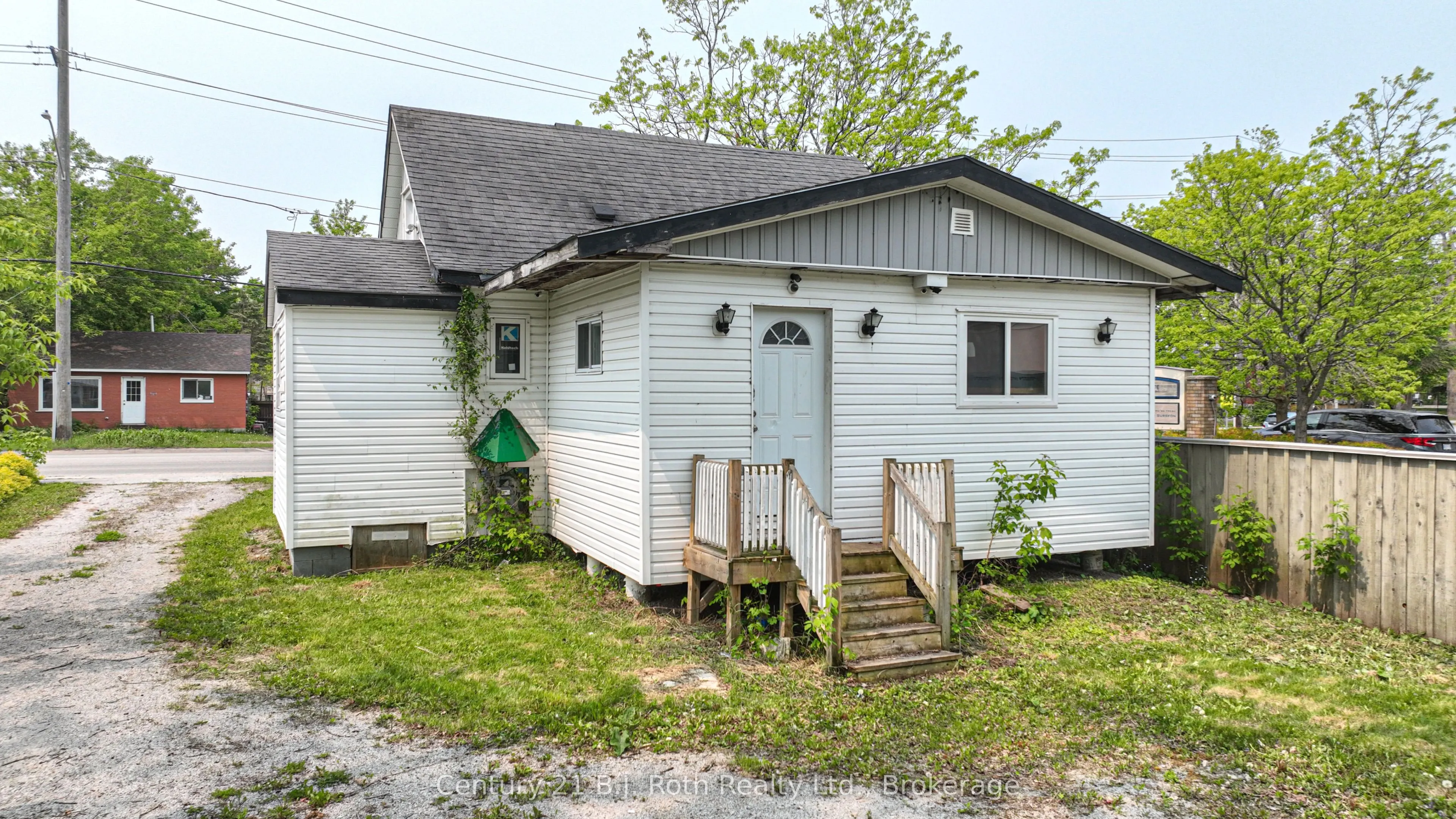 382 West Street N