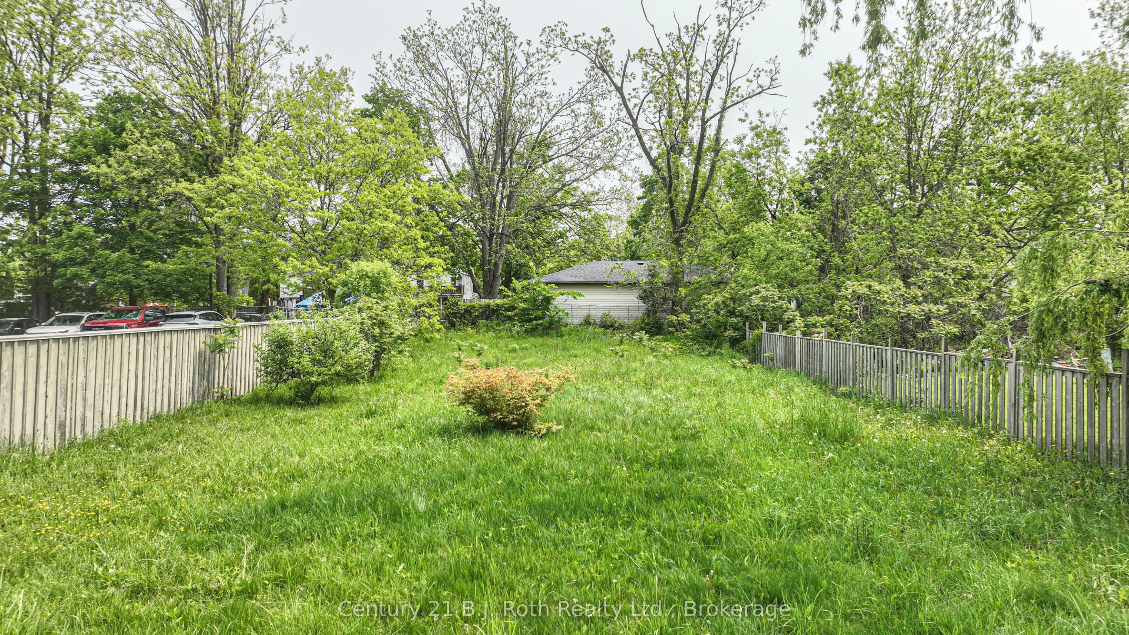382 West Street N