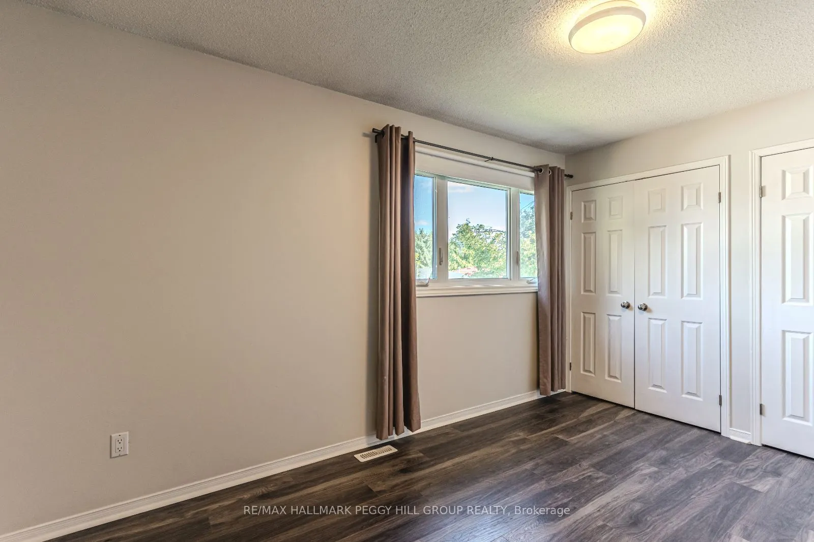 16 Autumn Lane, #Upper