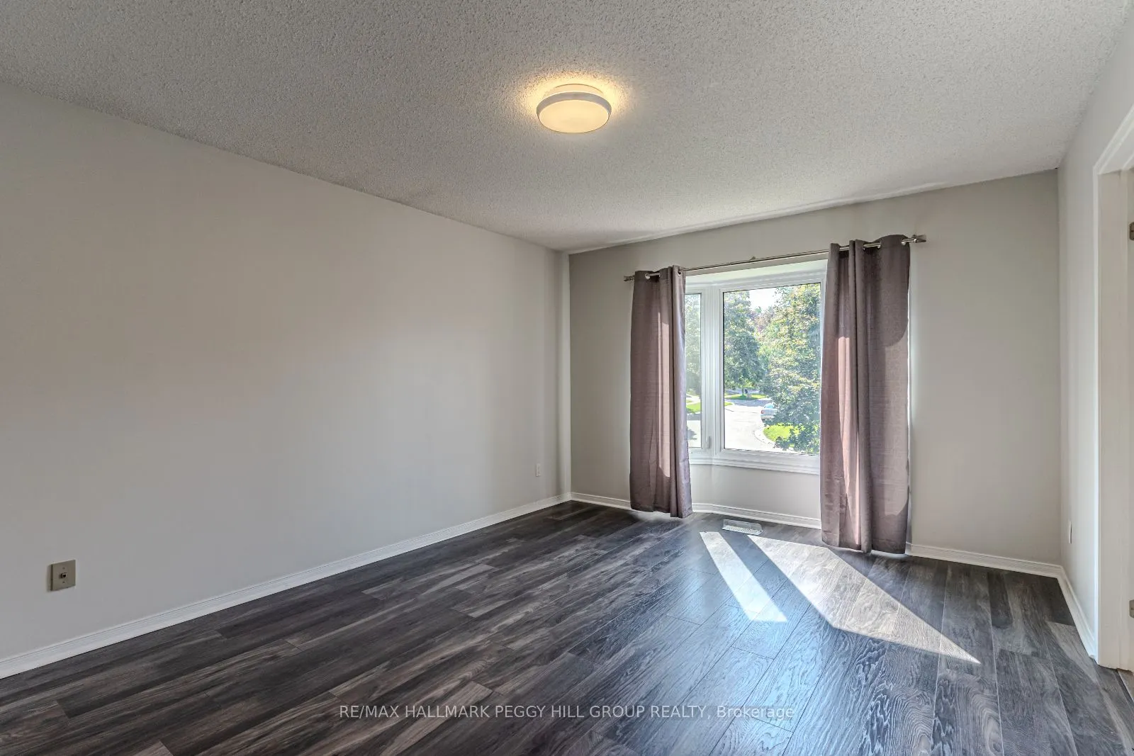 16 Autumn Lane, #Upper