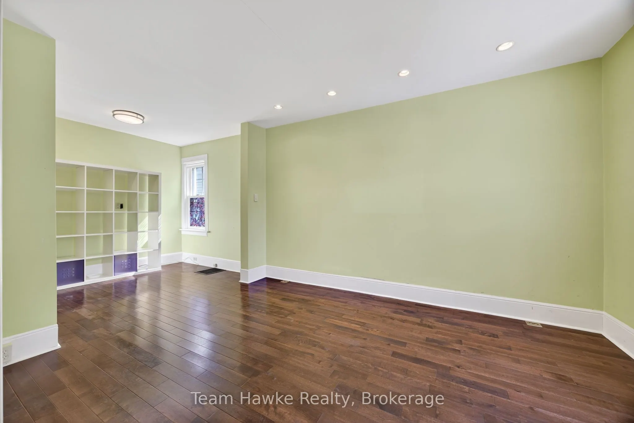343 Fifth Street E