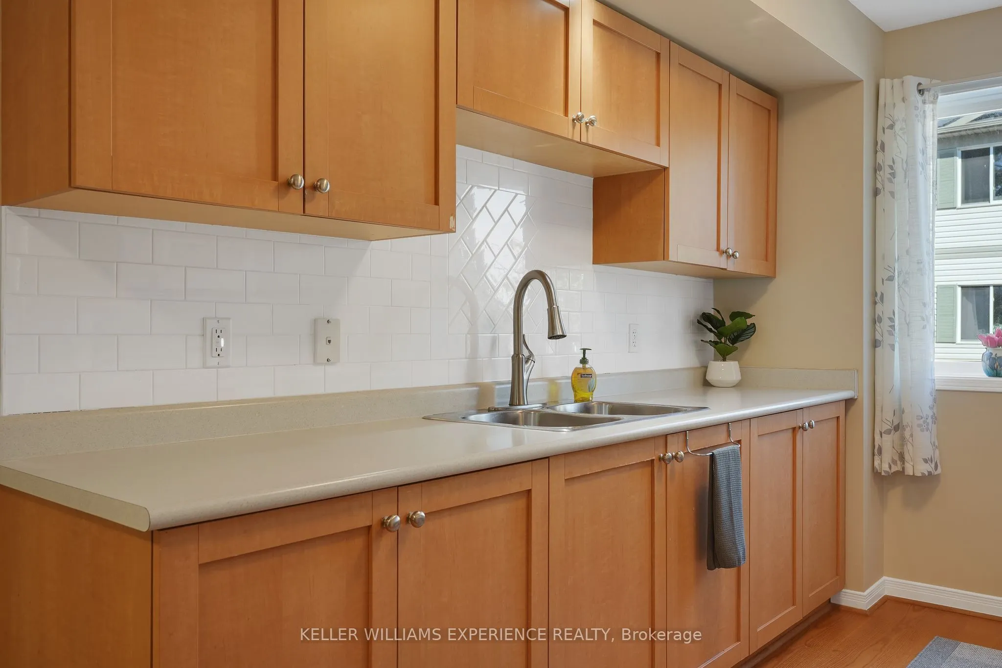 440 Yonge Street, #A4