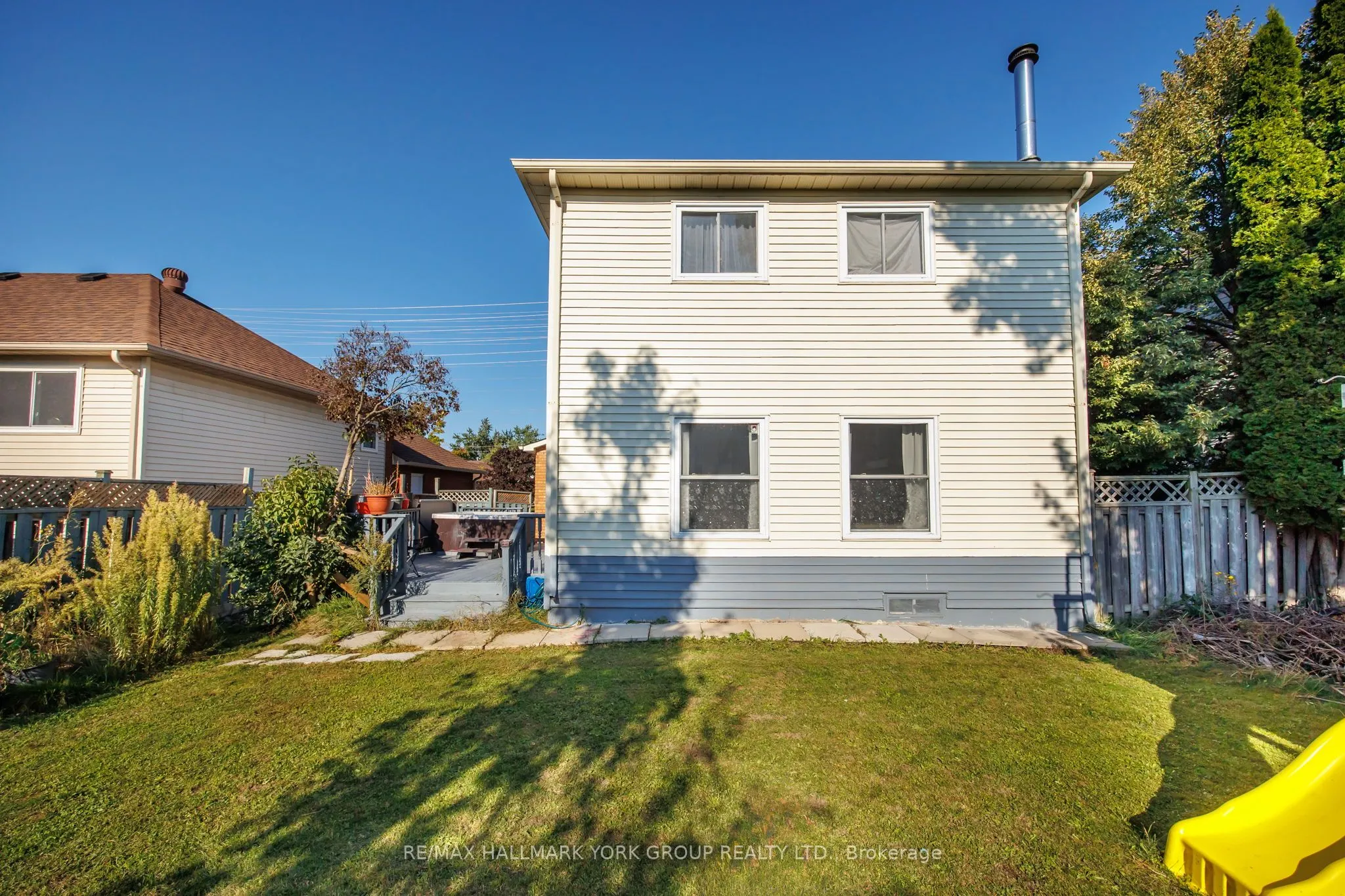 392 Anne Street N